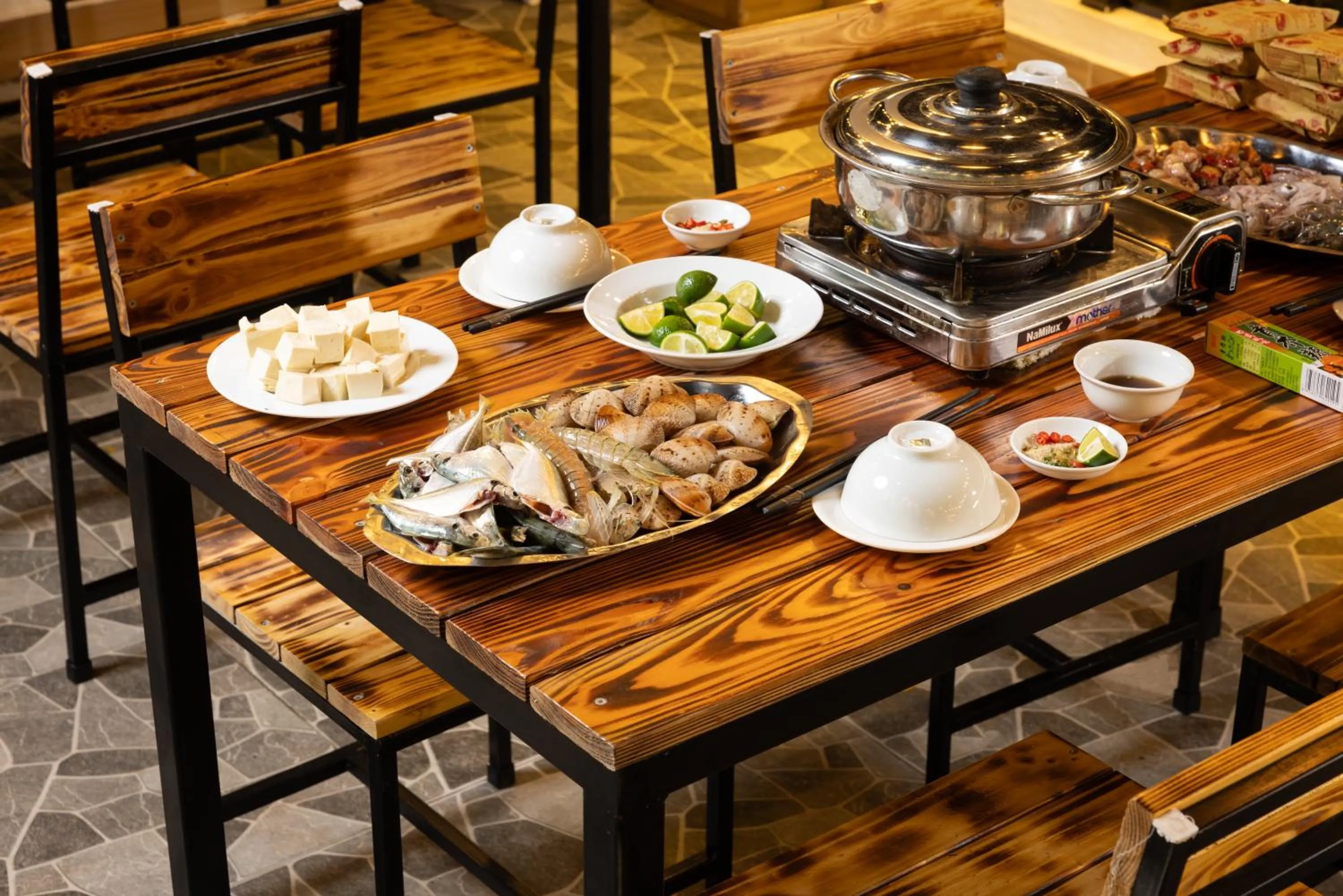 Restaurant/places to eat in Cat Ba Xanh Spring Garden Hotel