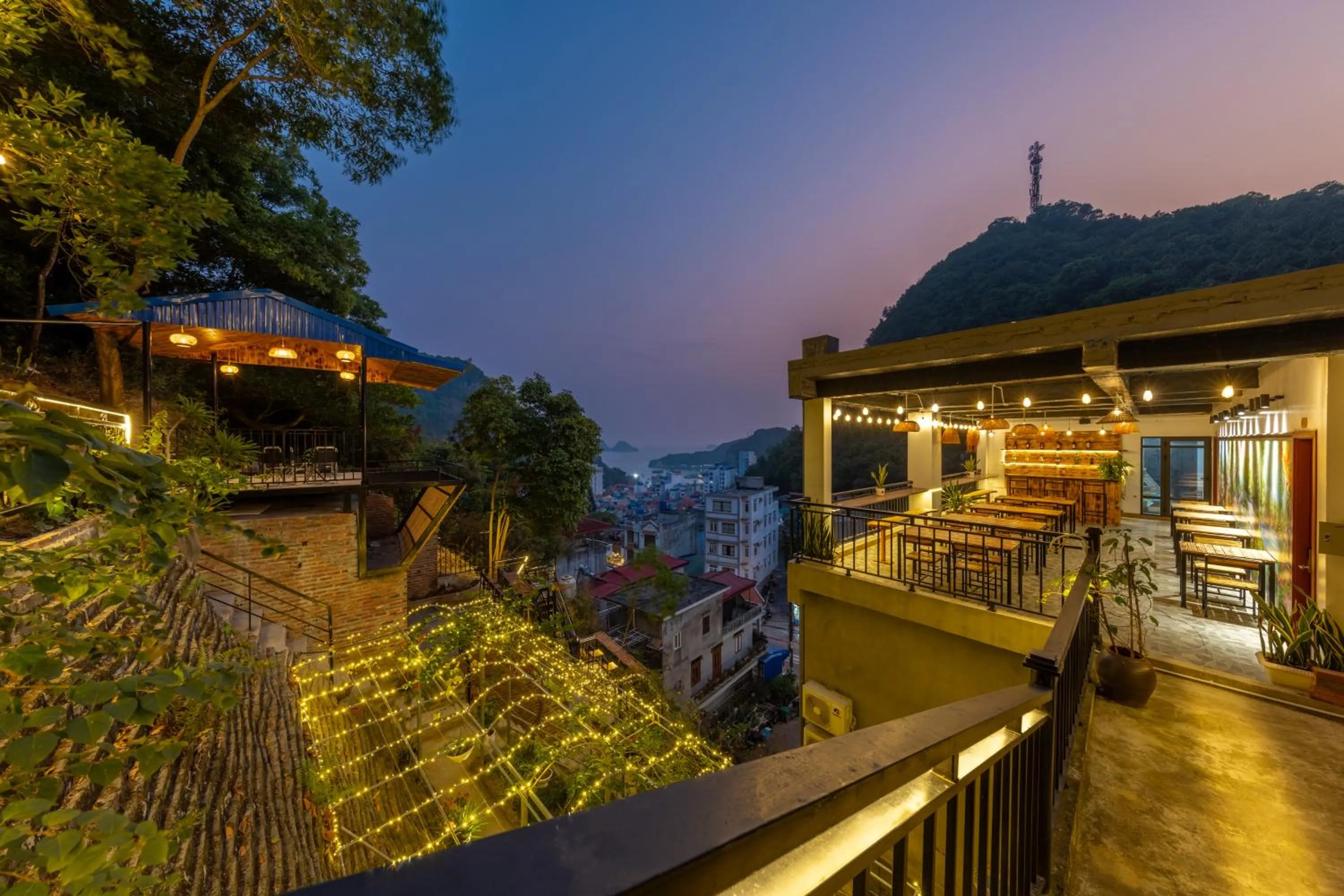 Sunset in Cat Ba Xanh Spring Garden Hotel