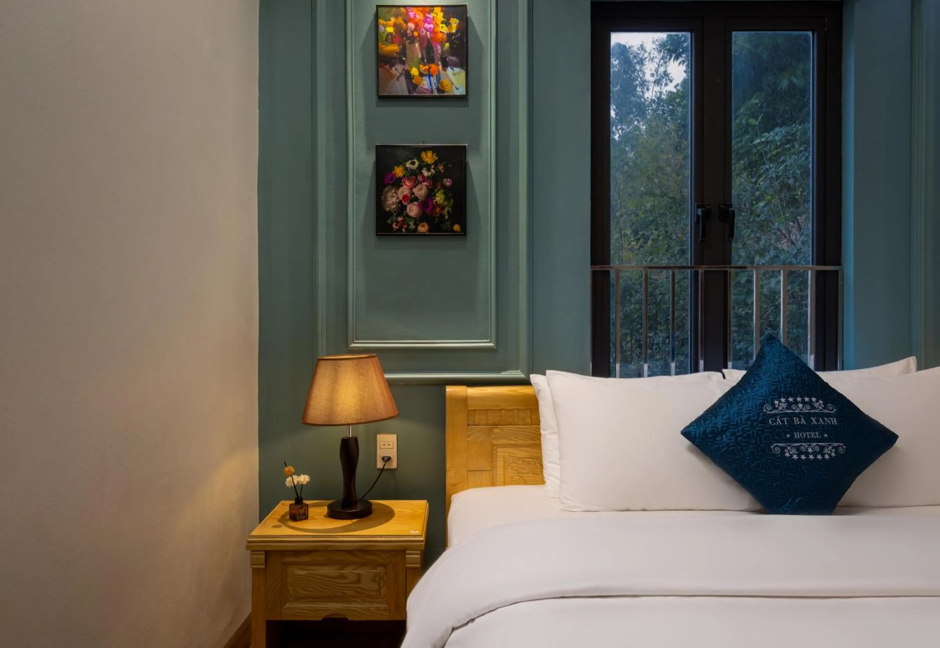 Bed in Cat Ba Xanh Spring Garden Hotel