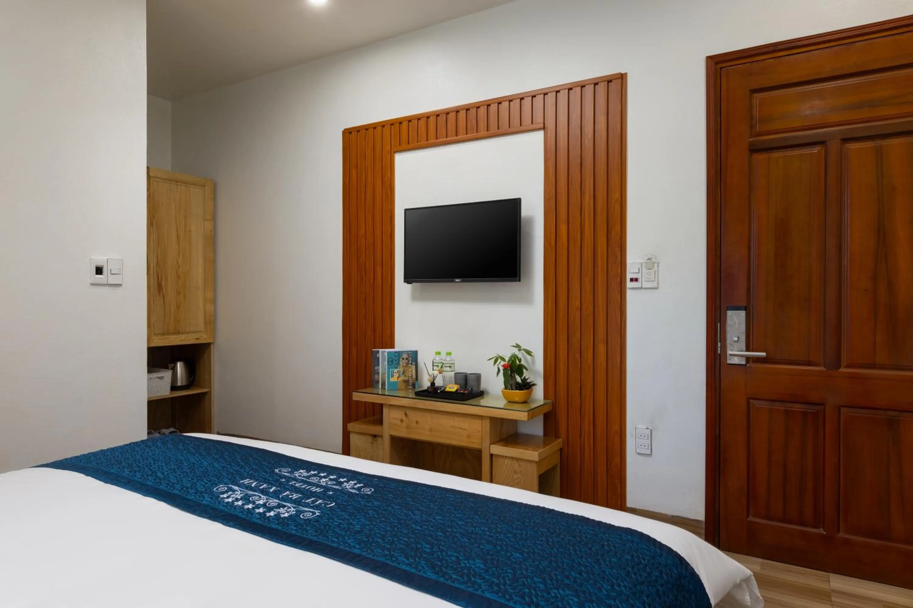 Bed in Cat Ba Xanh Spring Garden Hotel