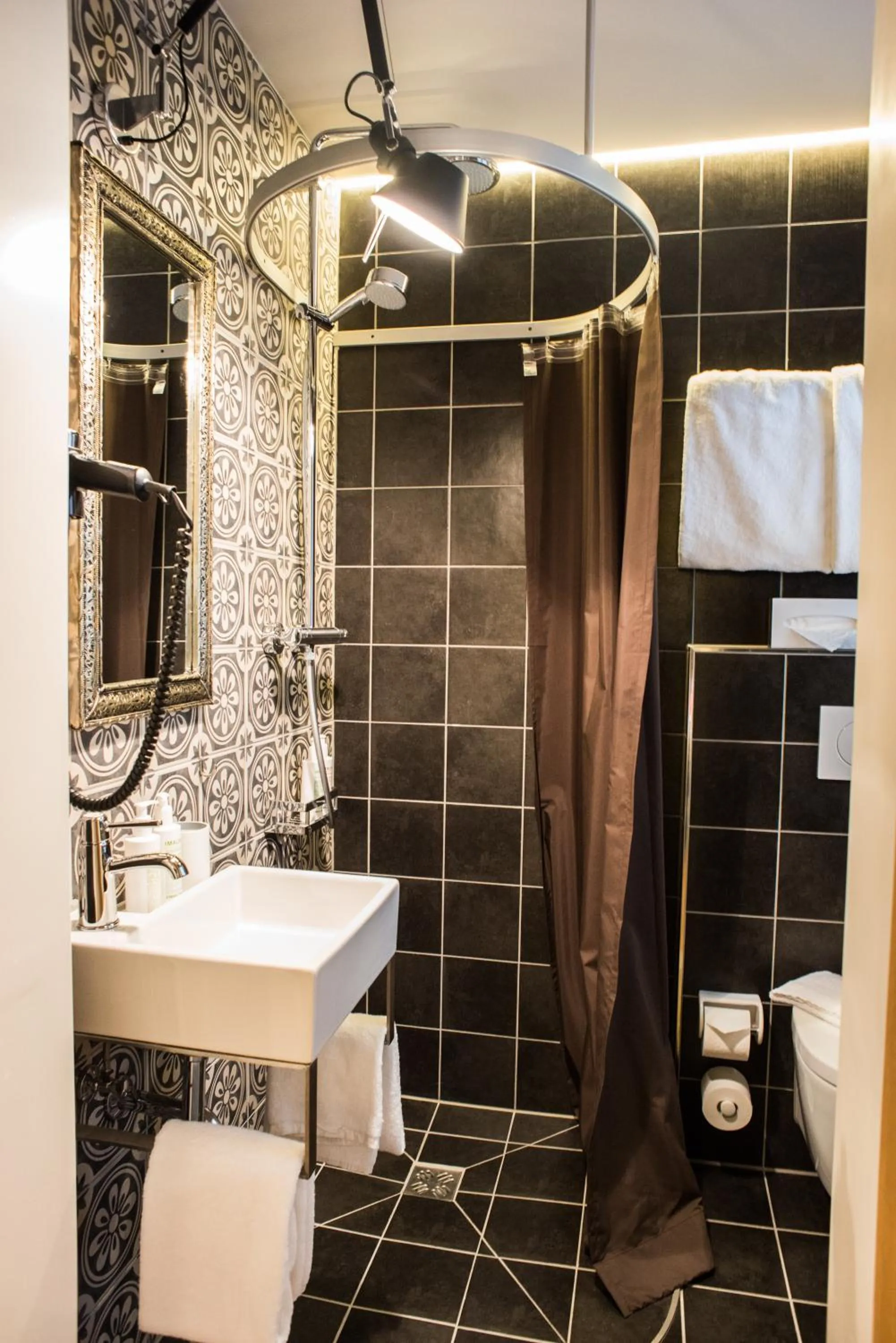 Bathroom in Nala Individuellhotel