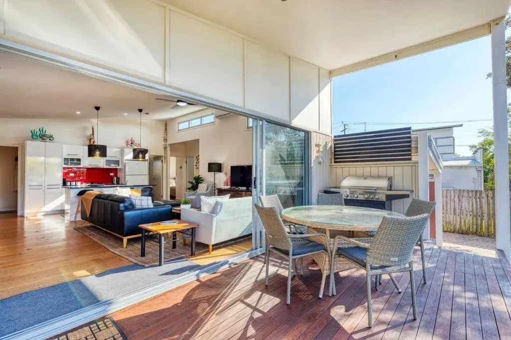 Delightful Dicky Beach Holiday House Delightful Dicky Beach Holiday House