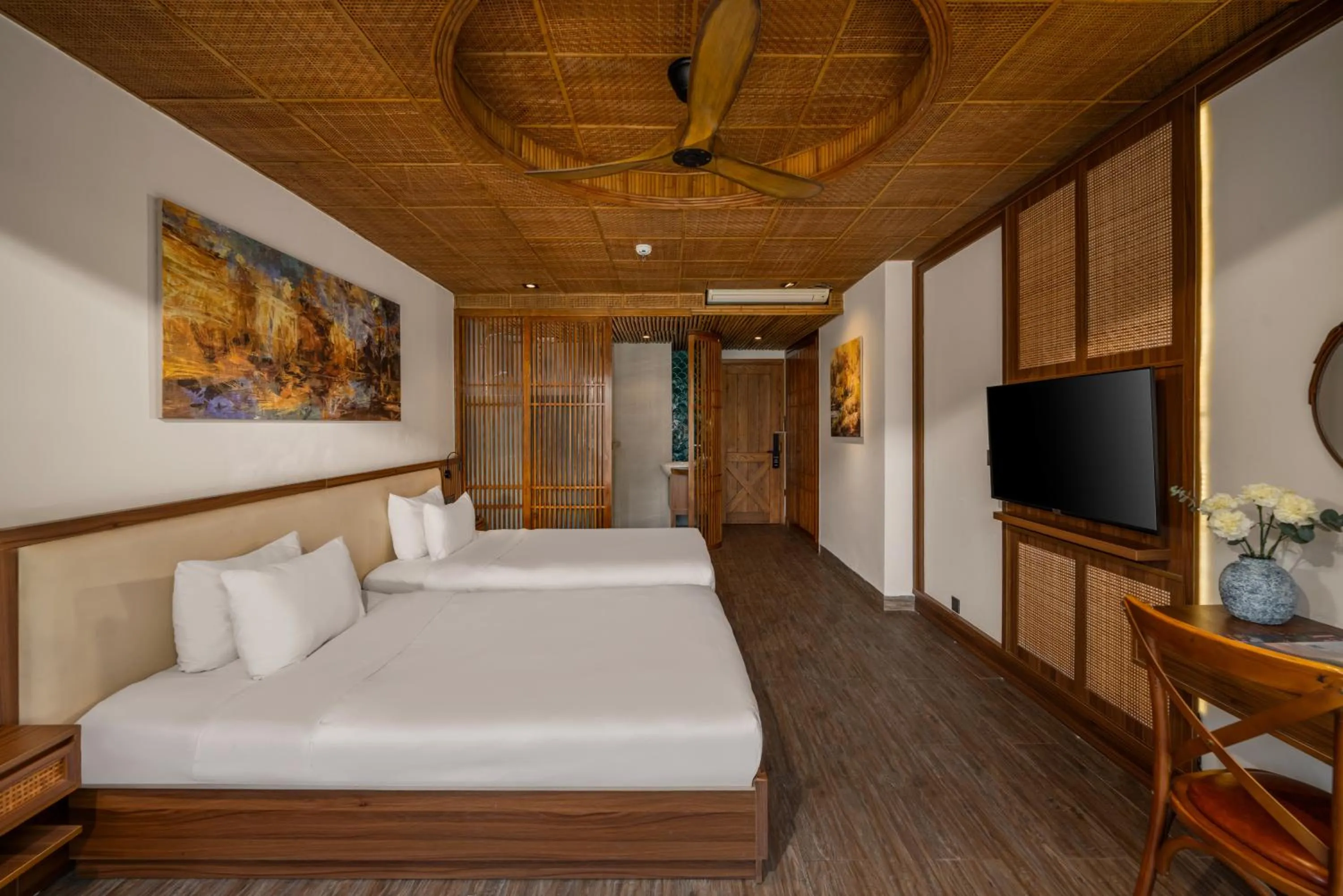 Bed in LUK Inn Hotel - An Thuong, Da Nang