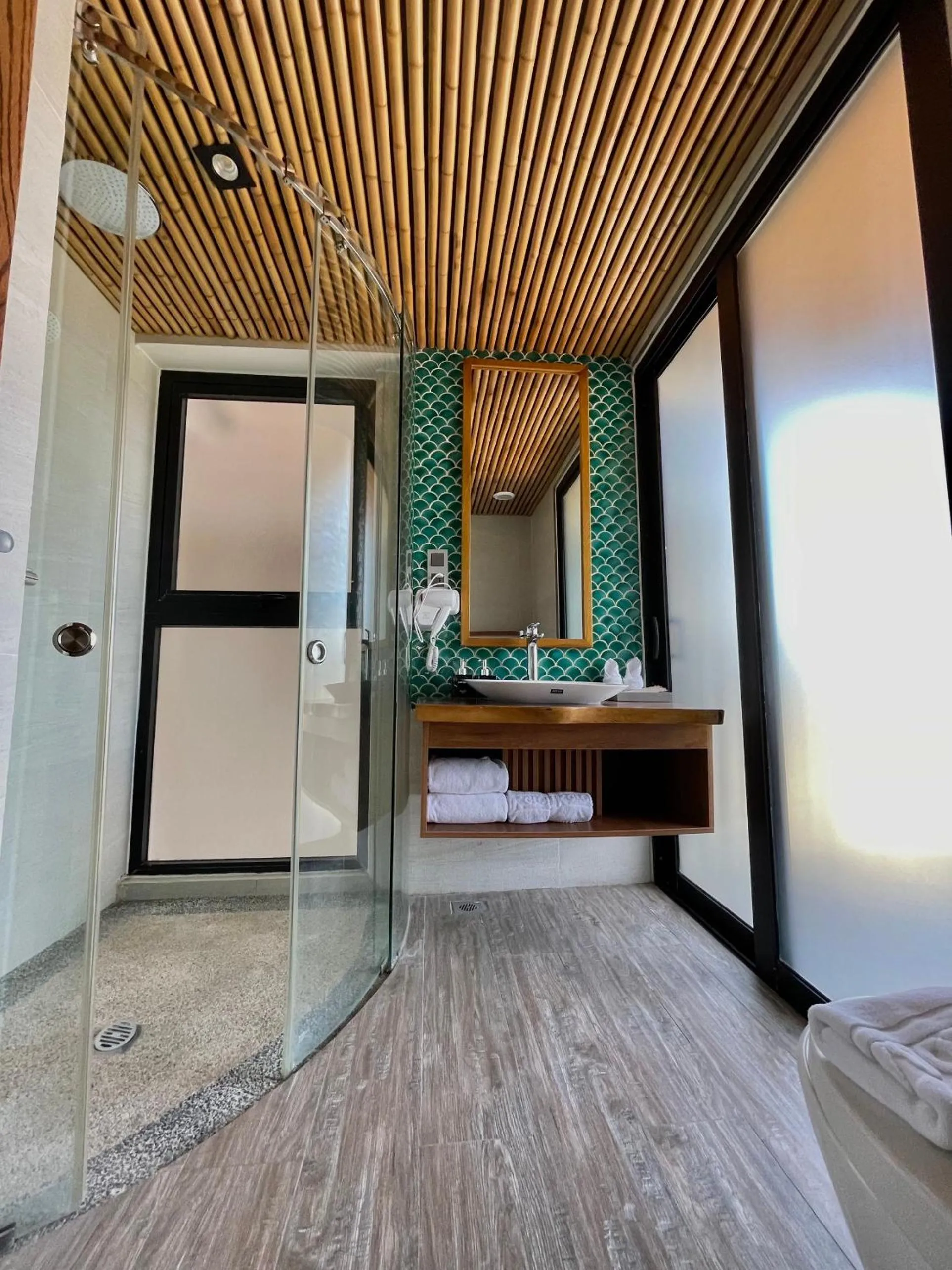 Shower in LUK Inn Hotel - An Thượng, Đà Nẵng
