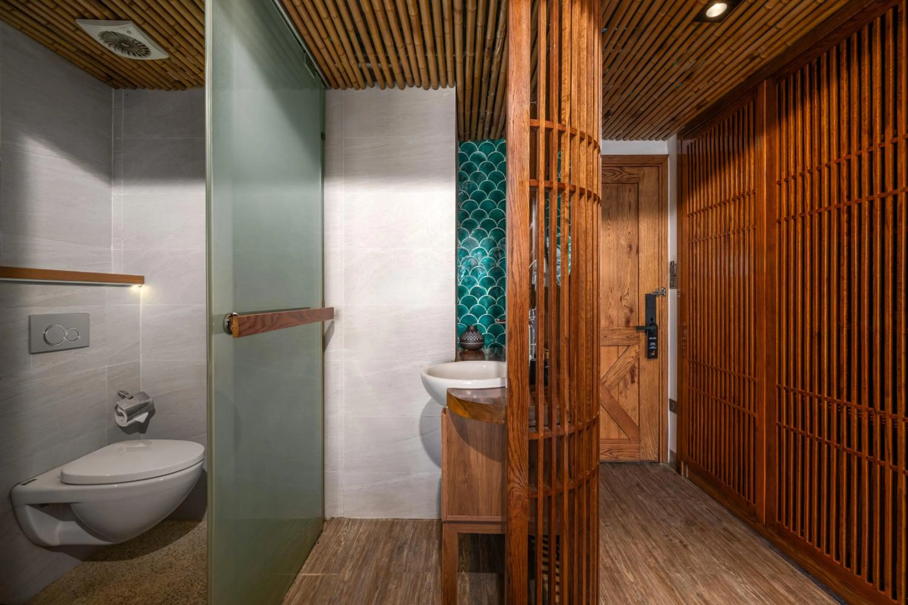 Shower in LUK Inn Hotel - An Thuong, Da Nang