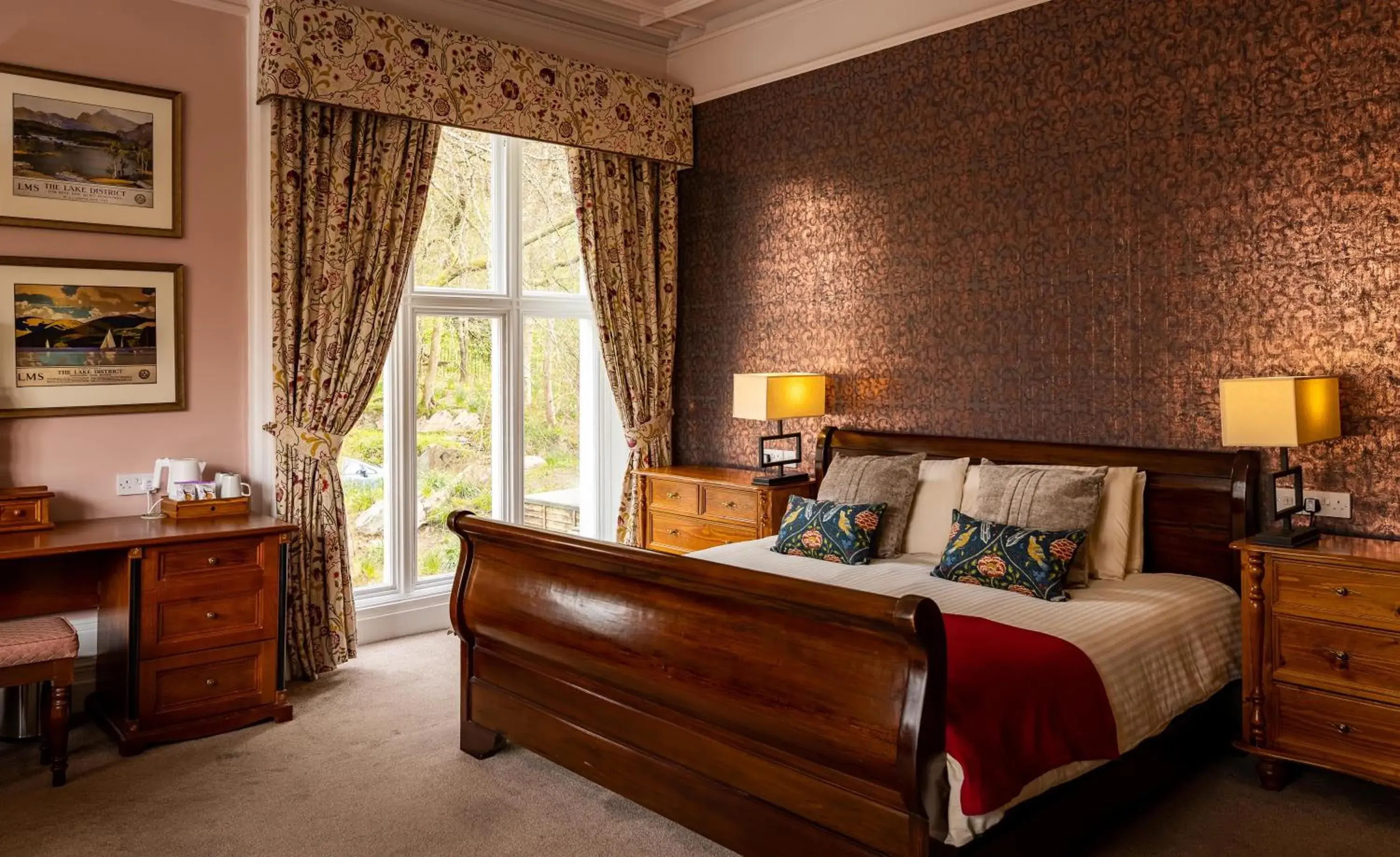 Deluxe Double Room with Mountain View in Badger Bar Deluxe Double Room with Mountain View in Badger Bar