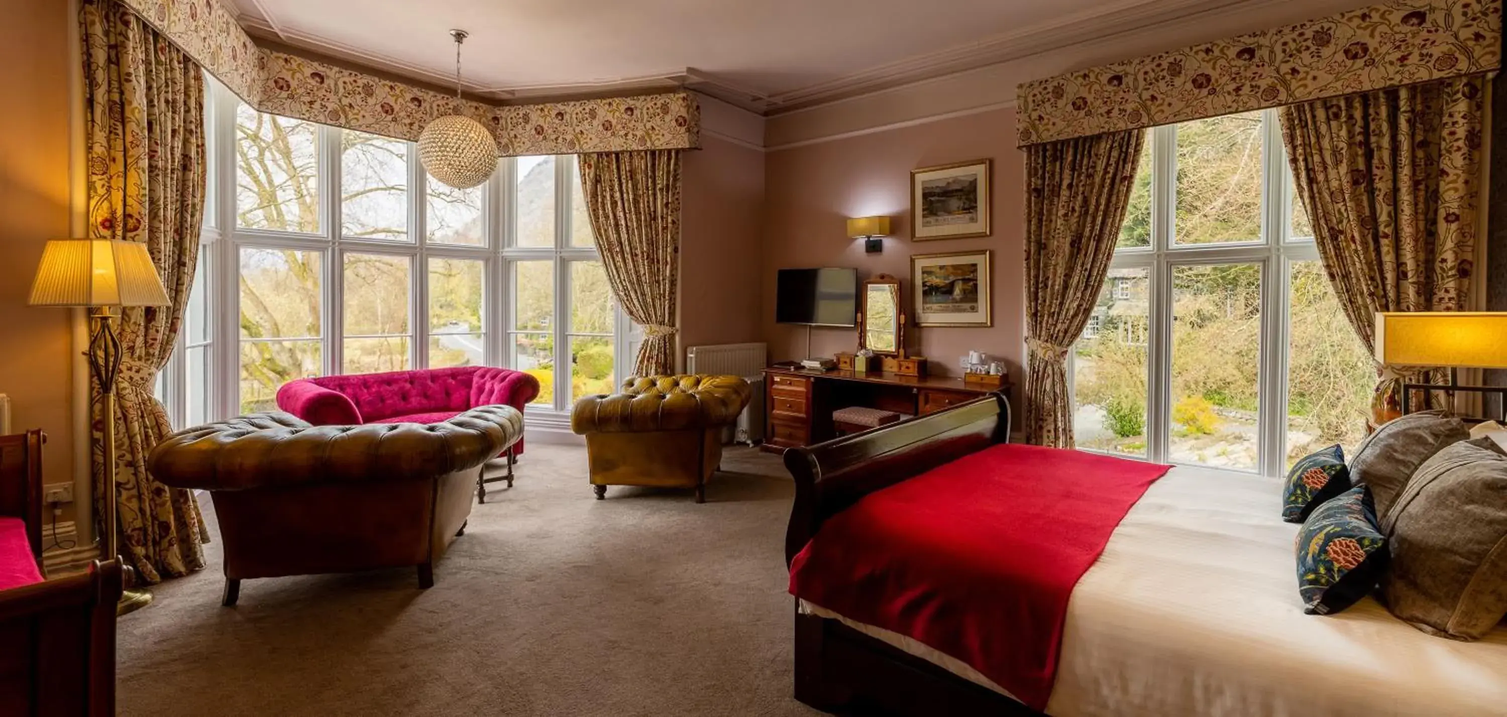 Deluxe Double Room with Mountain View in Badger Bar Deluxe Double Room with Mountain View in Badger Bar