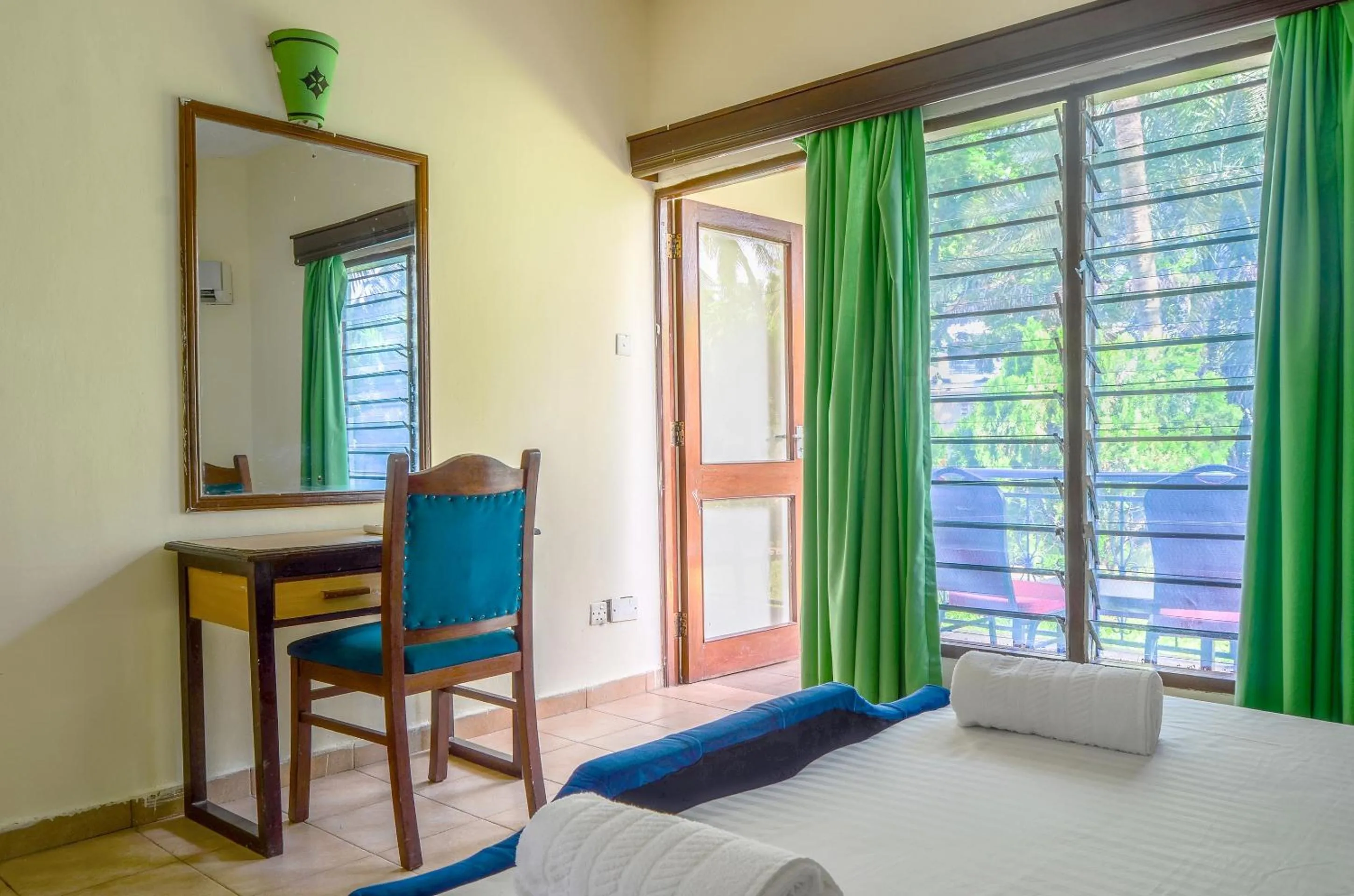 Bed in Sai Rock Beach Hotel & Spa