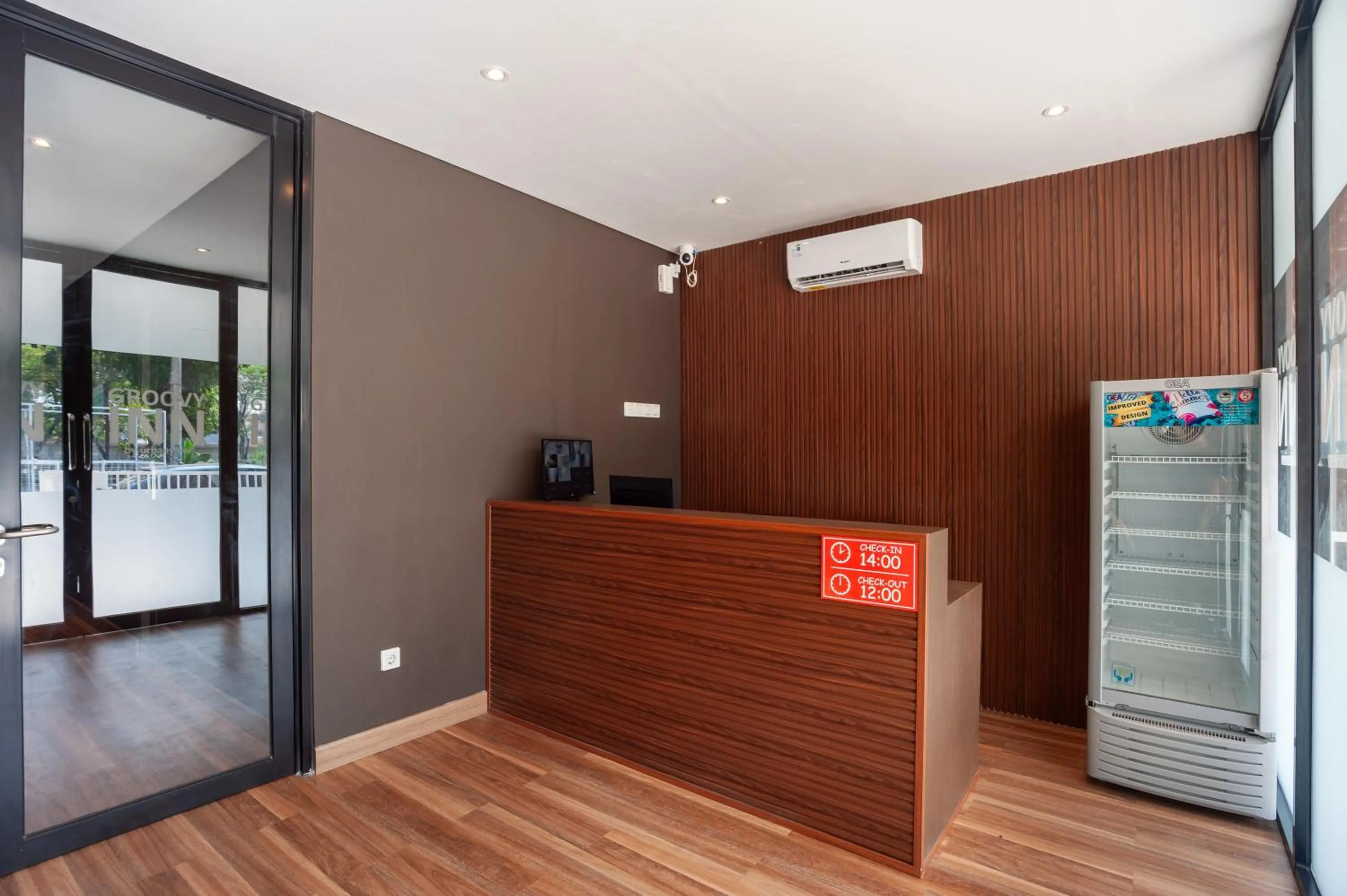 Lobby or reception in Urbanview Hotel Groovy Inn Tangerang