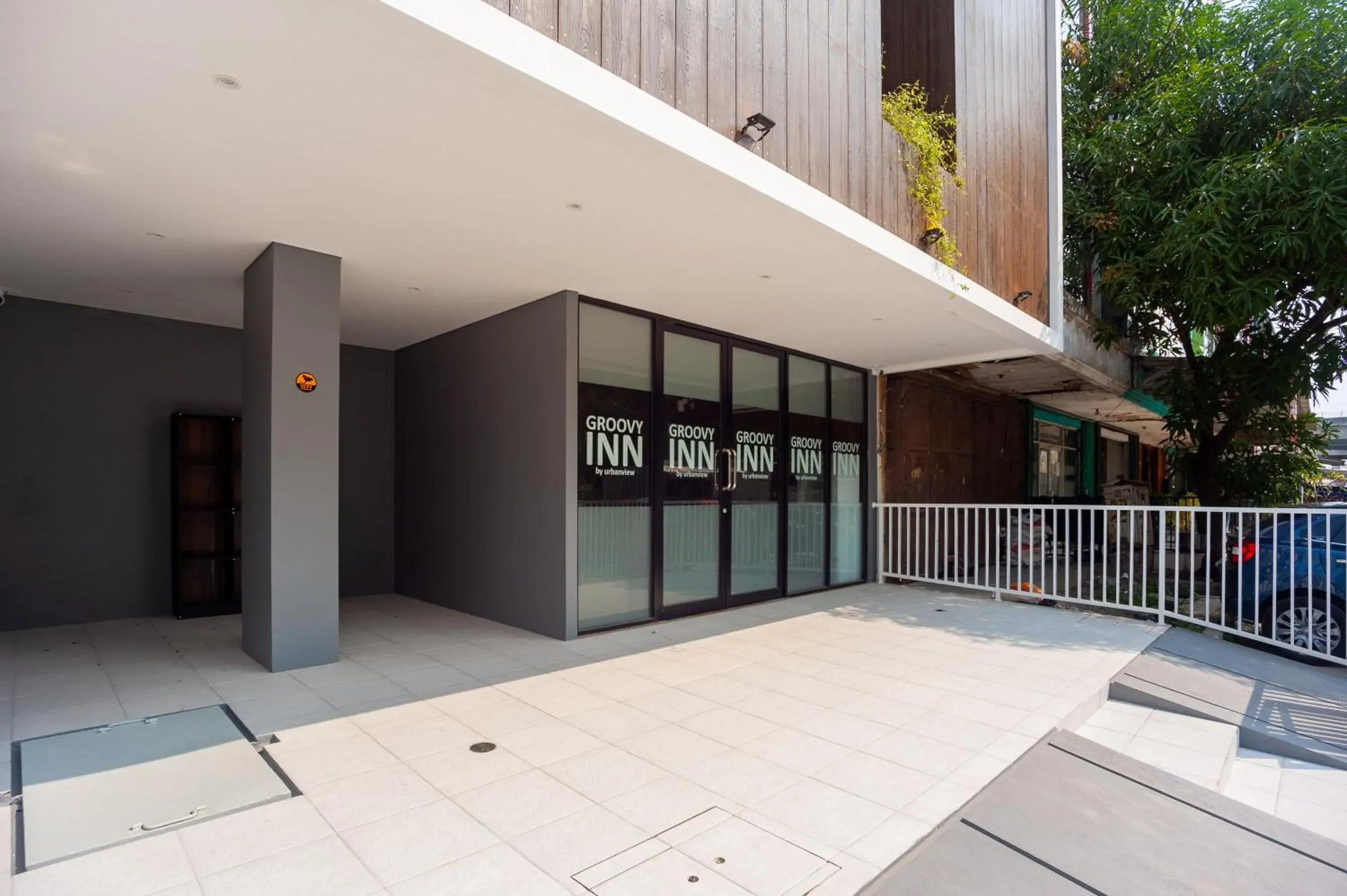 Property building in Urbanview Hotel Groovy Inn Tangerang Property building in Urbanview Hotel Groovy Inn Tangerang