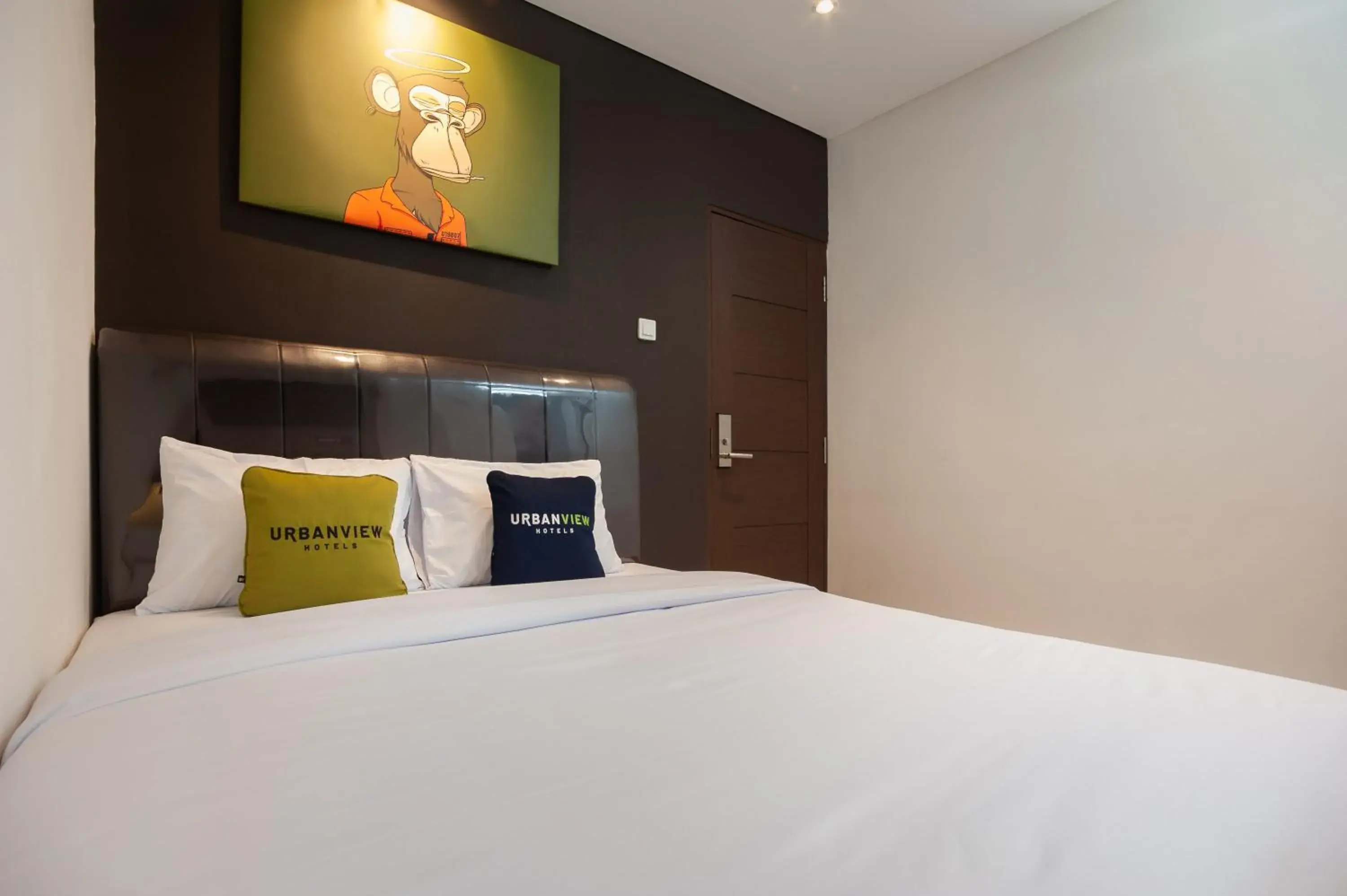 Bedroom, Bed in Urbanview Hotel Groovy Inn Tangerang Bedroom, Bed in Urbanview Hotel Groovy Inn Tangerang