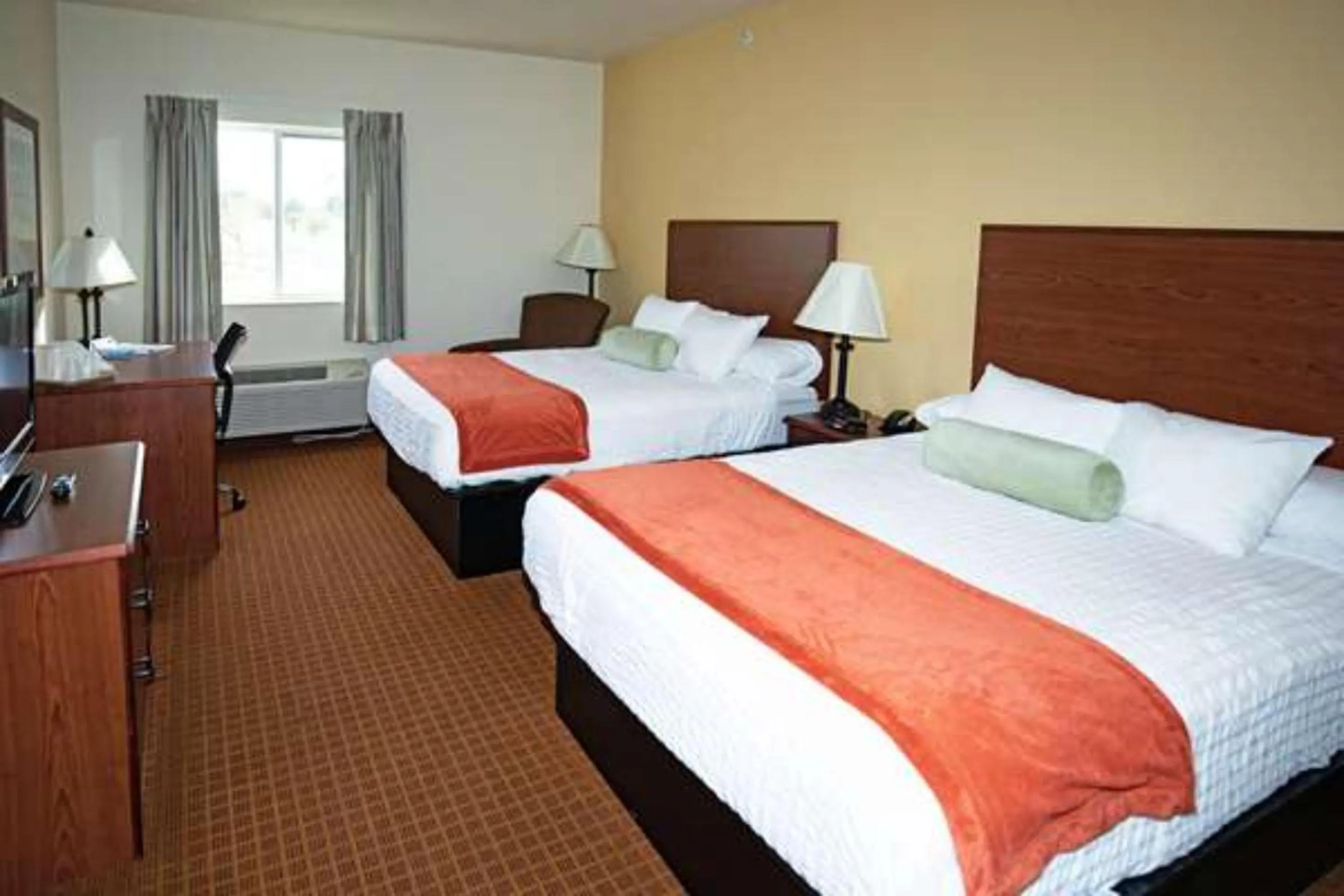 Photo of the whole room, Bed in Park View Inn & Suites, Hoisington