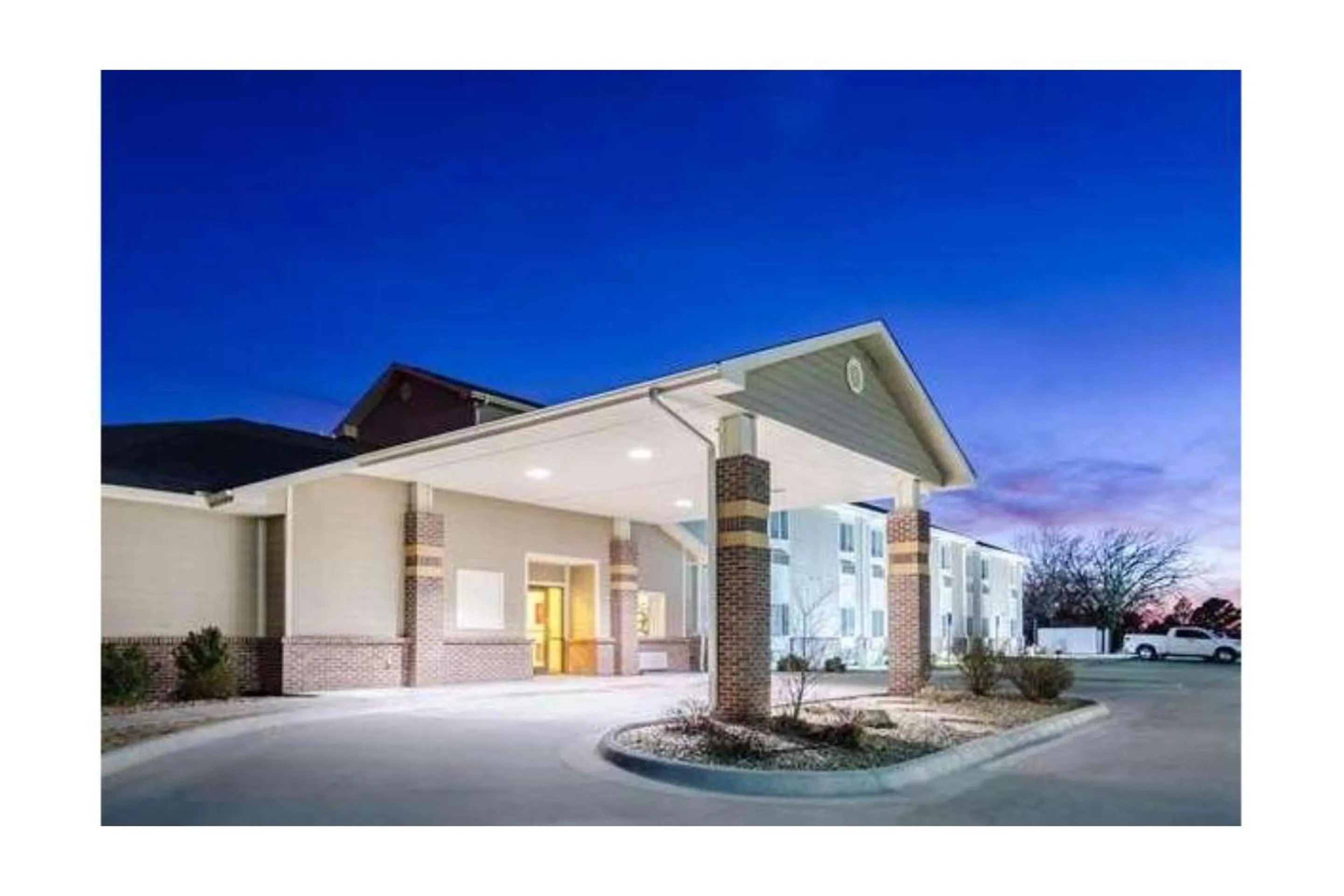 Facade/entrance in Park View Inn & Suites, Hoisington