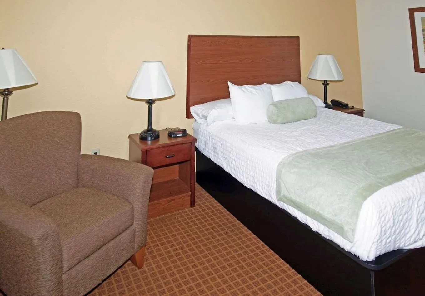 Bedroom, Bed in Park View Inn & Suites, Hoisington