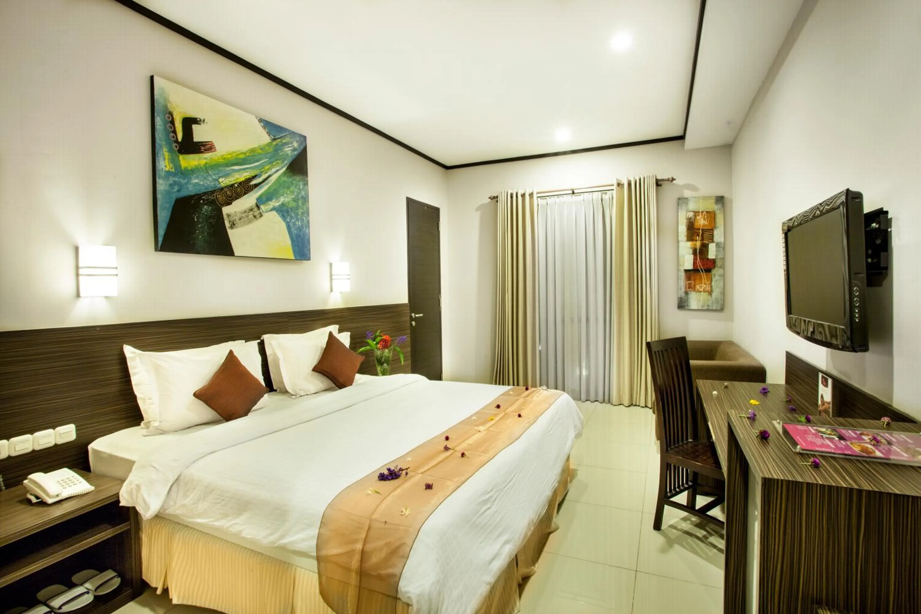 Communal lounge/ TV room, Bed in Summer Hills Hotel & Villas Bandung
