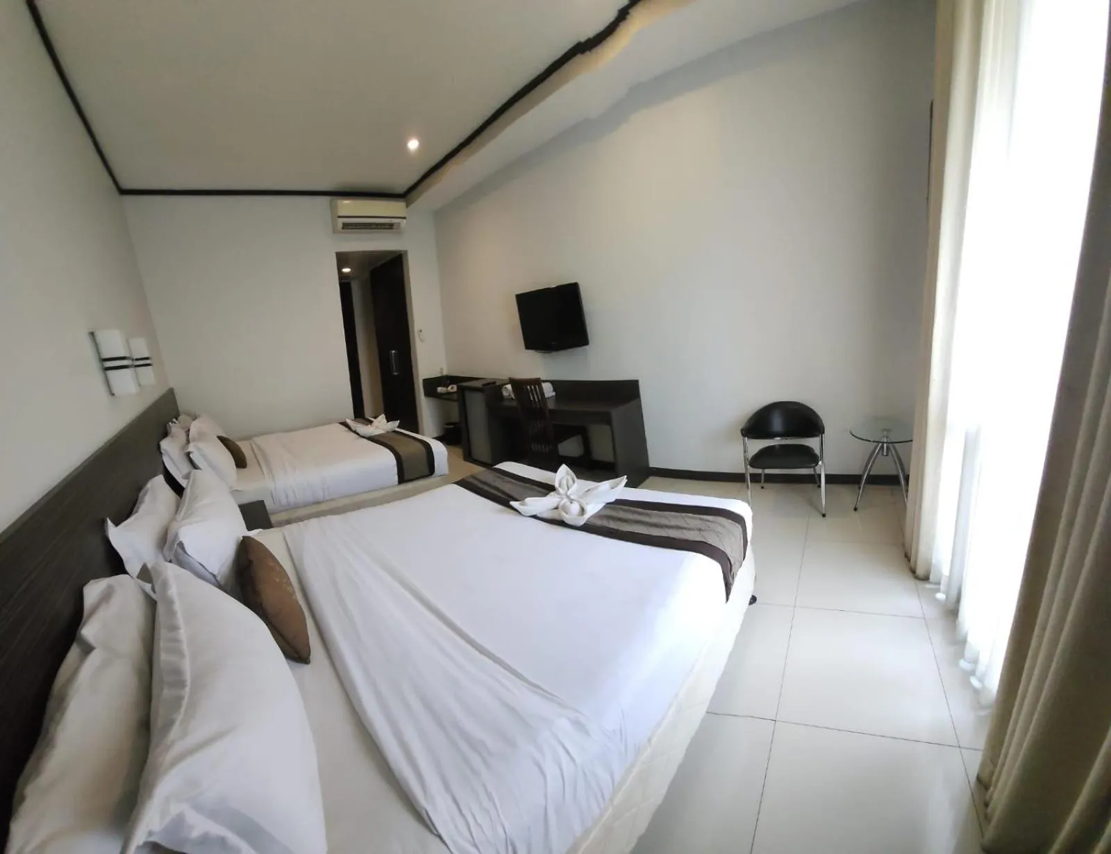 Living room, Bed in Summer Hills Hotel & Villas Bandung