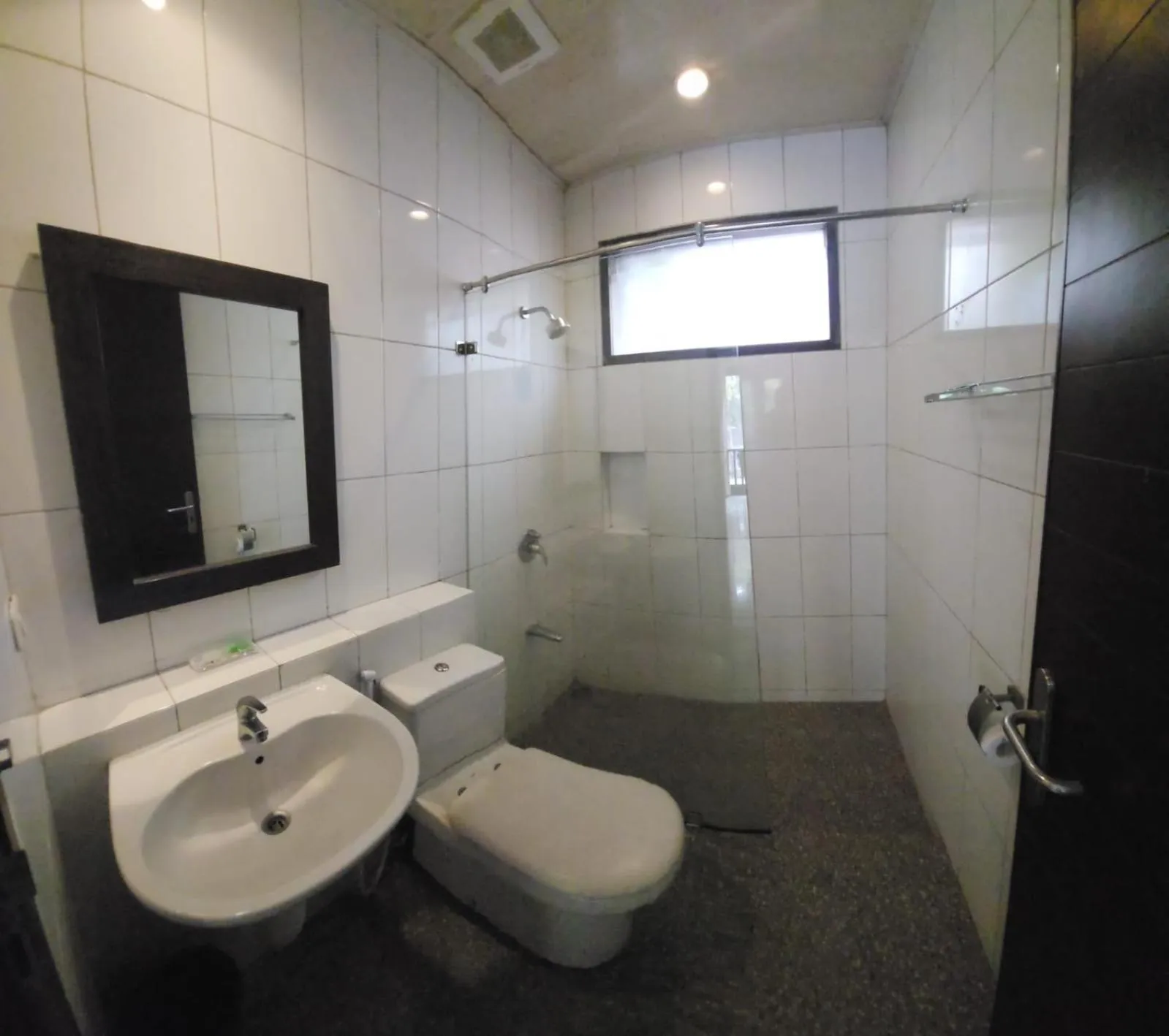 Shower in Summer Hills Hotel & Villas Bandung