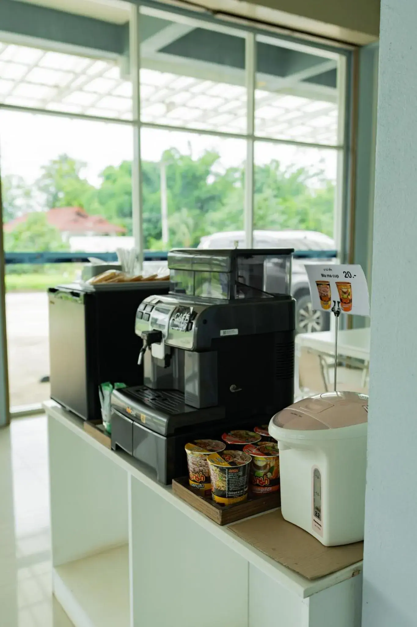 Coffee/tea facilities in A Hotel Cozy Coffee/tea facilities in A Hotel Cozy
