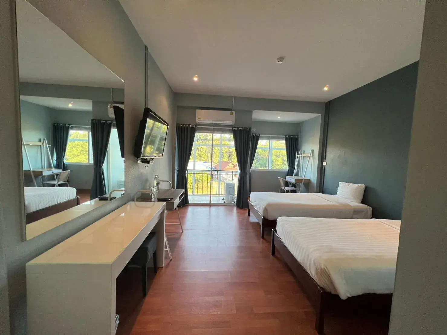 Photo of the whole room, Bed in A Hotel Cozy Photo of the whole room, Bed in A Hotel Cozy