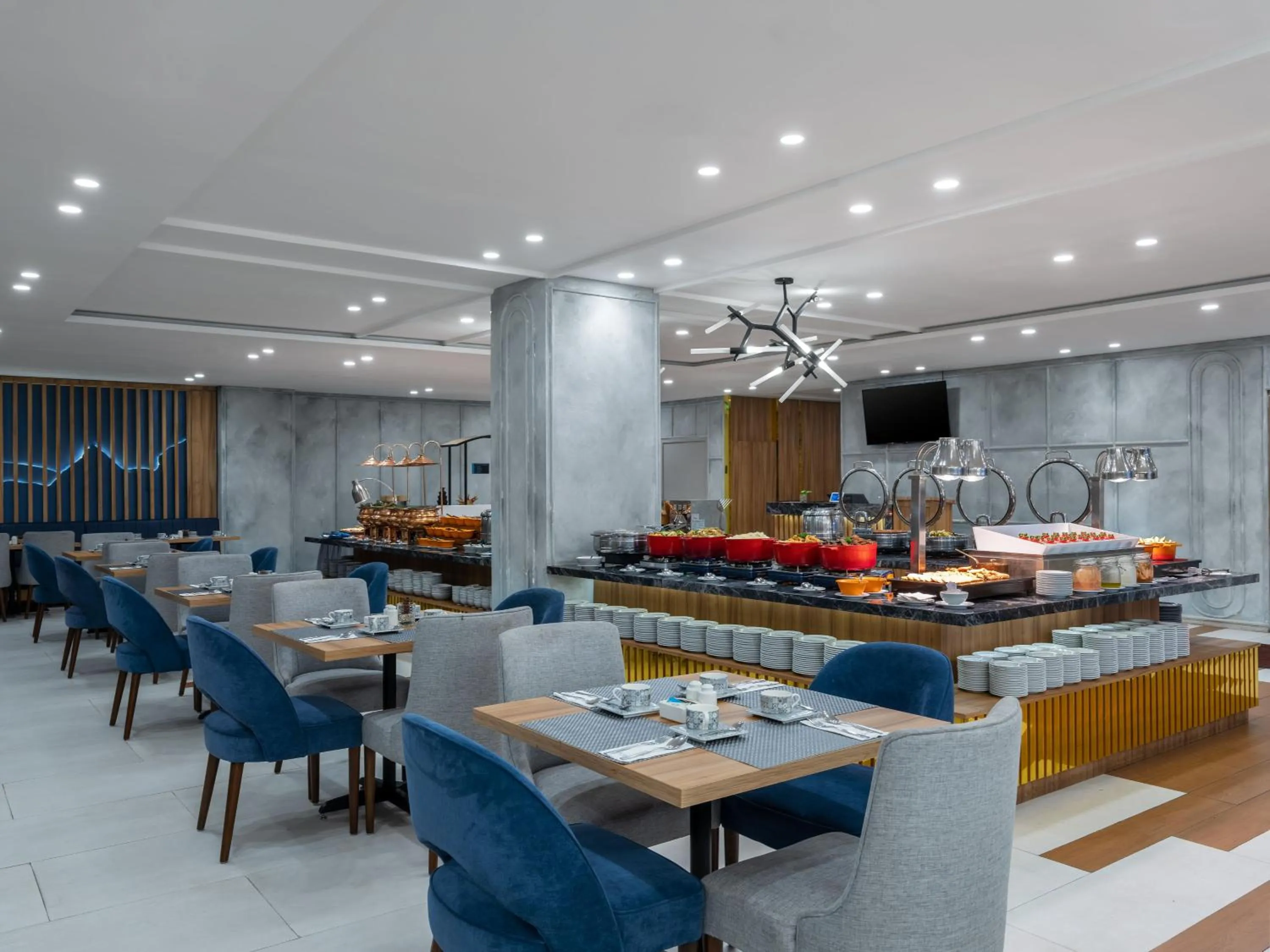 Restaurant/places to eat in Aston Pekalongan Syariah Hotel & Conference Center