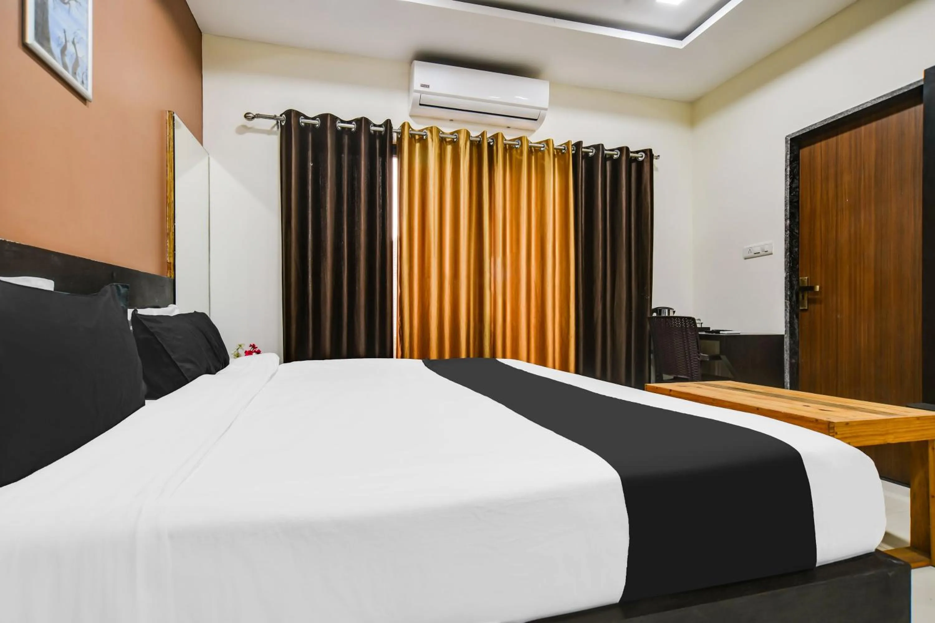 Bedroom, Bed in Collection O Indore Near Omax City 1