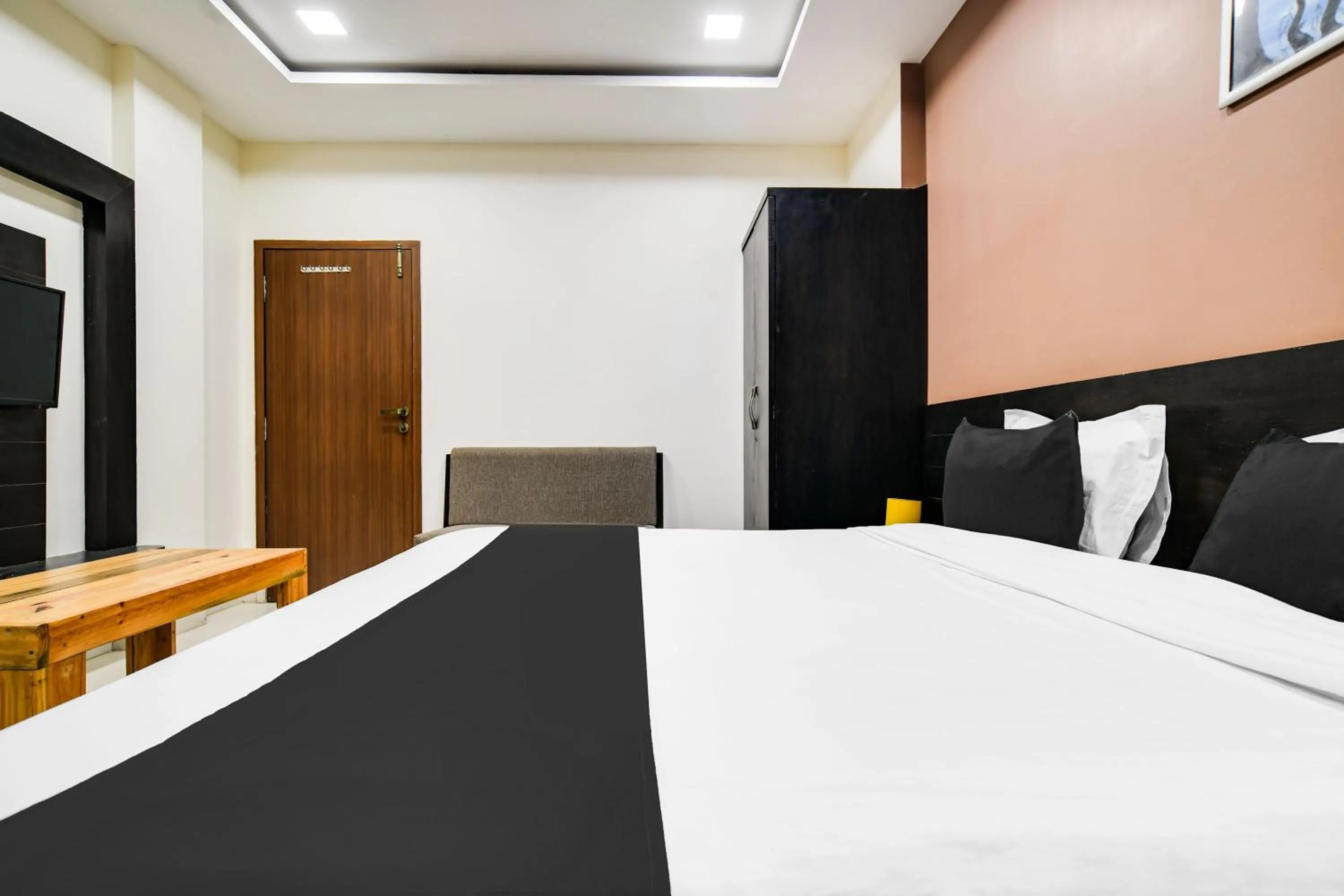 Bedroom, Bed in Collection O Indore Near Omax City 1