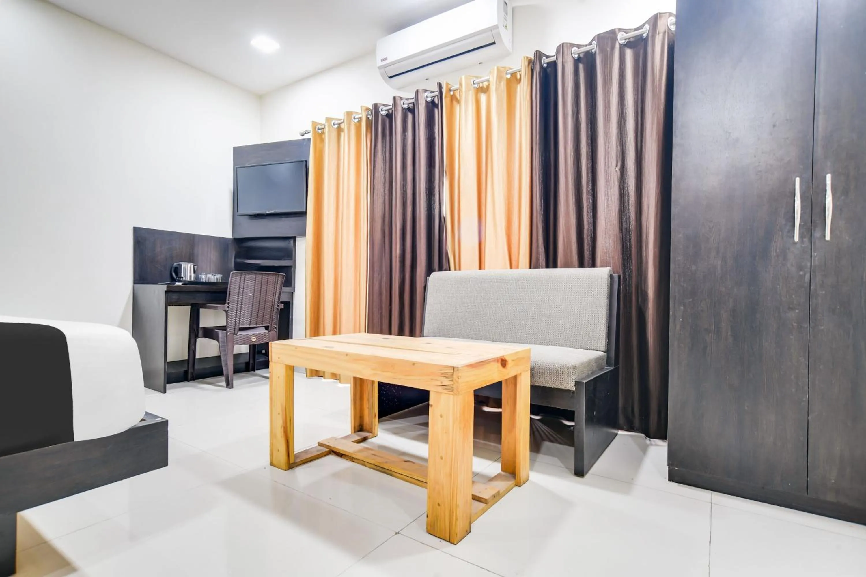 Bedroom in Collection O Indore Near Omax City 1