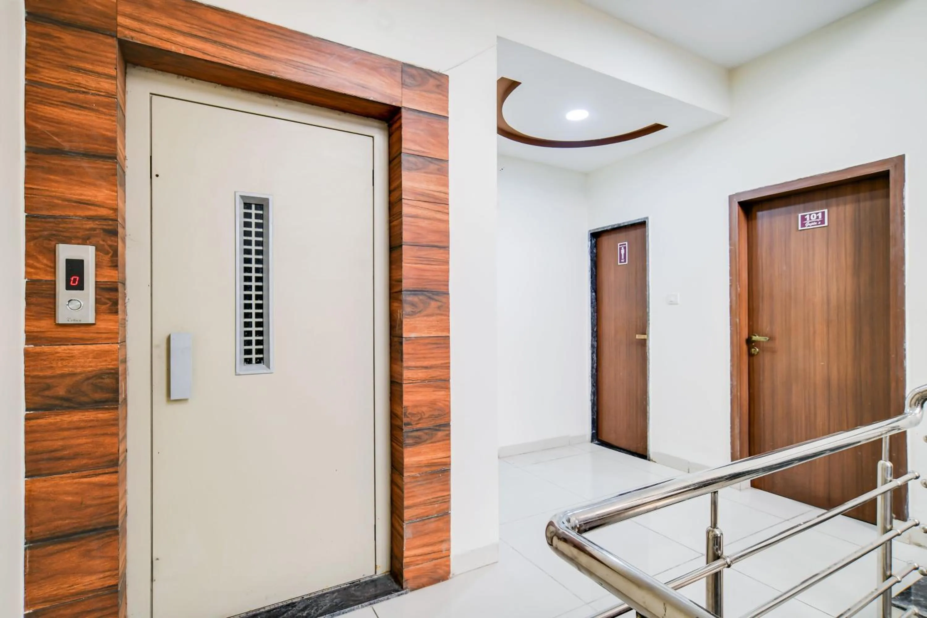 Lobby or reception in Super Collection O Indore Near Omax City 1