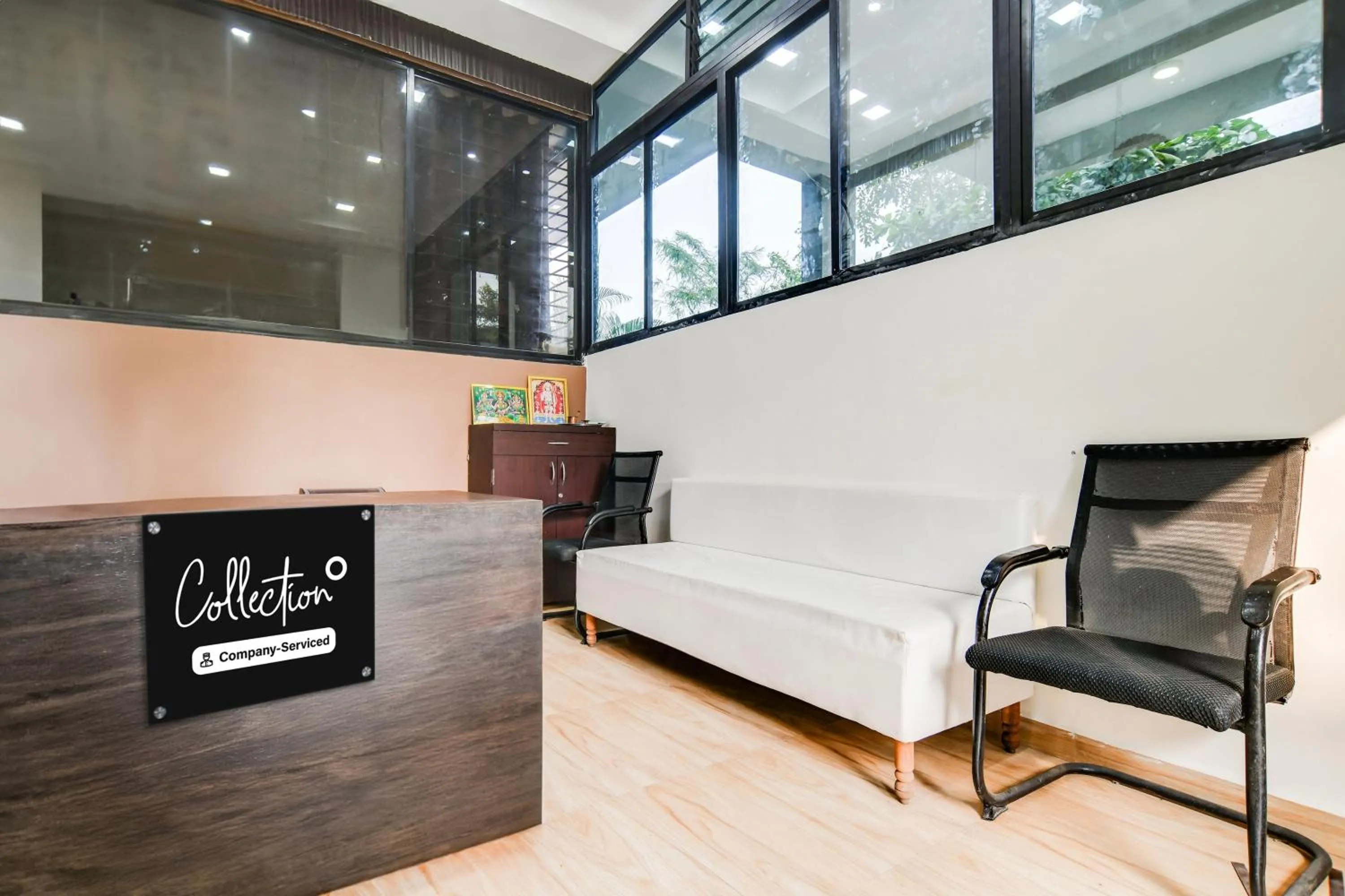 Lobby or reception, Bed in Super Collection O Indore Near Omax City 1