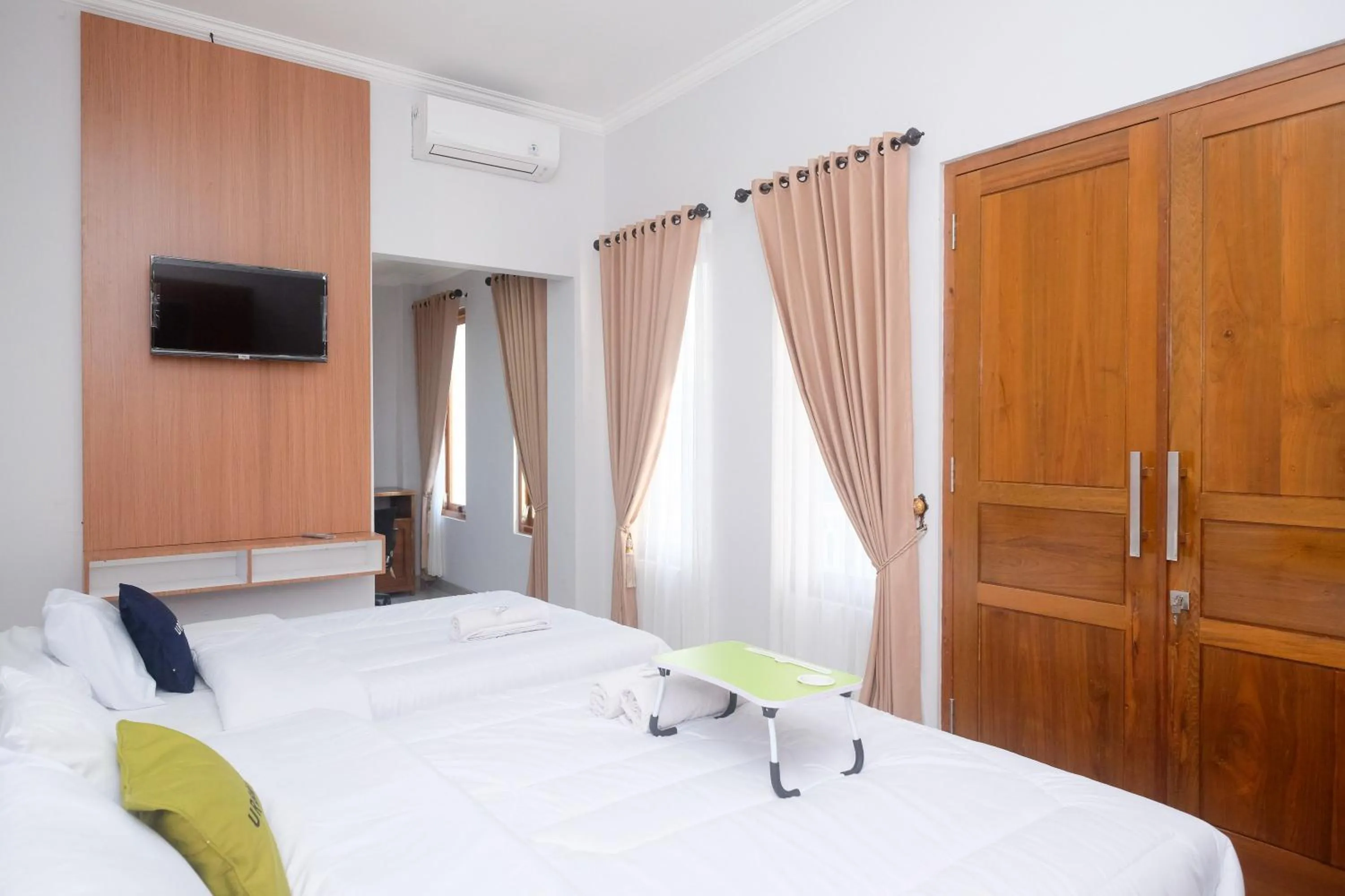 Bed in Urbanview Syariah Loji Arum Stasiun Klaten by RedDoorz