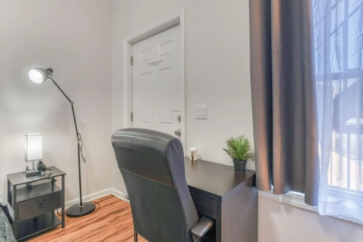 TWO Modern Apartment Minutes to NYC