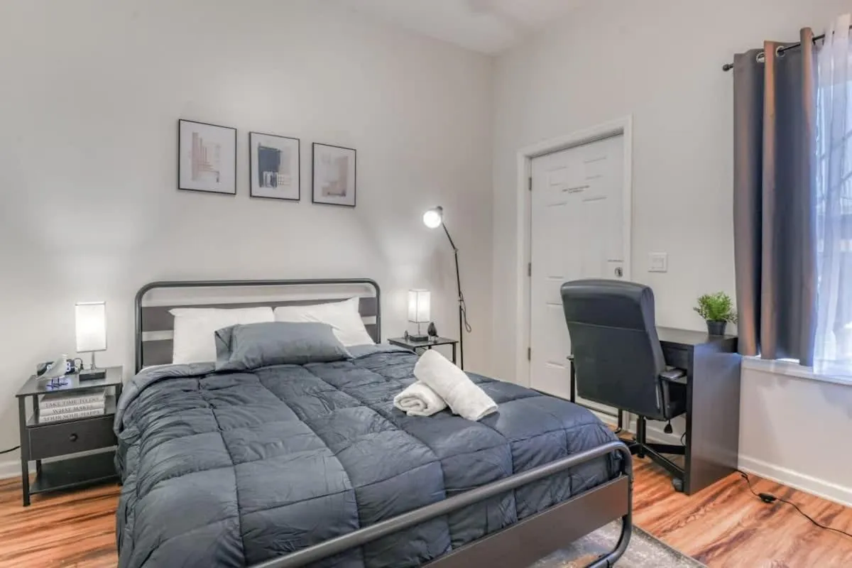 Bed in TWO Modern Apartment Minutes to NYC