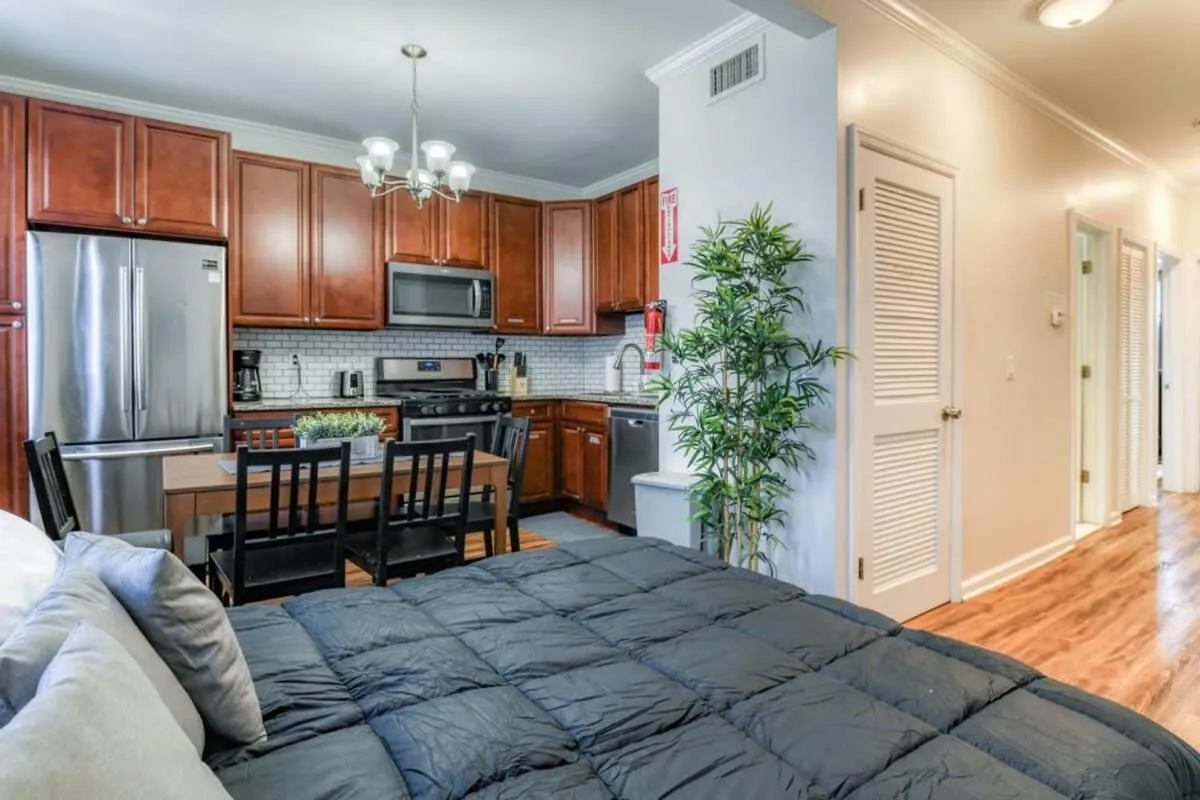 TWO Modern Apartment Minutes to NYC