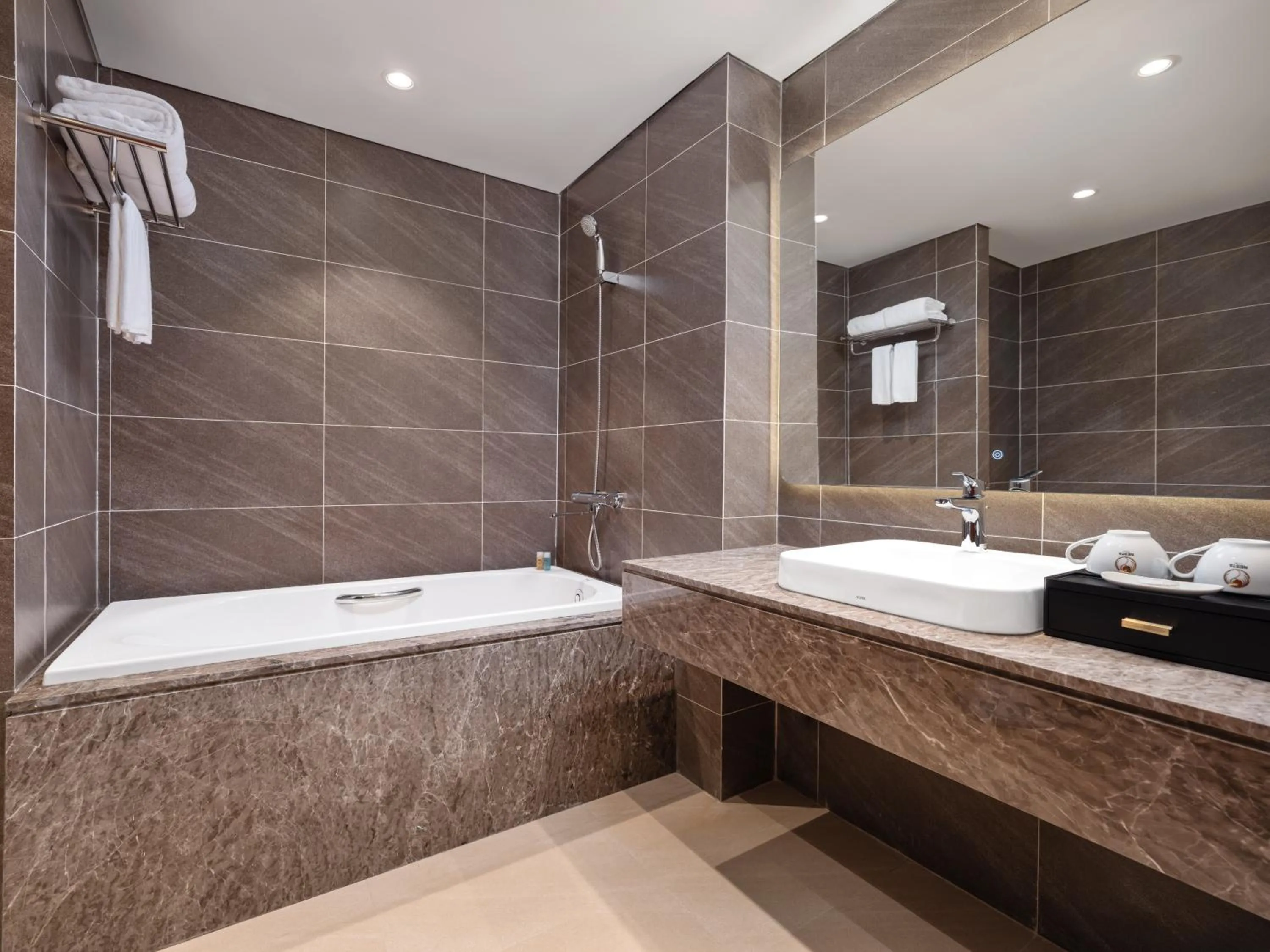 Shower, Bathroom in Nesta Hotel & Spa