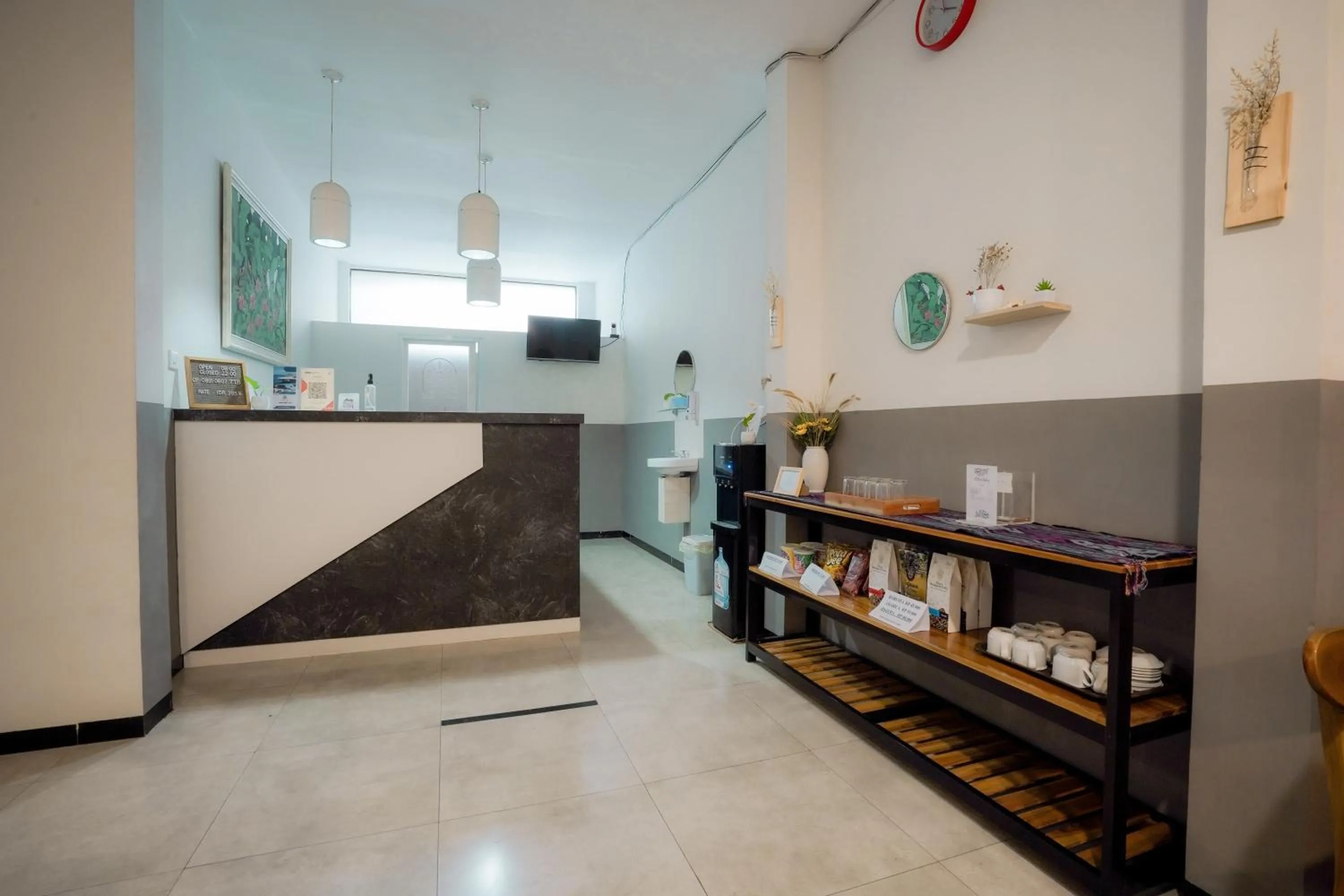 Lobby or reception in El Ora Hotel & Eatery Labuan Bajo