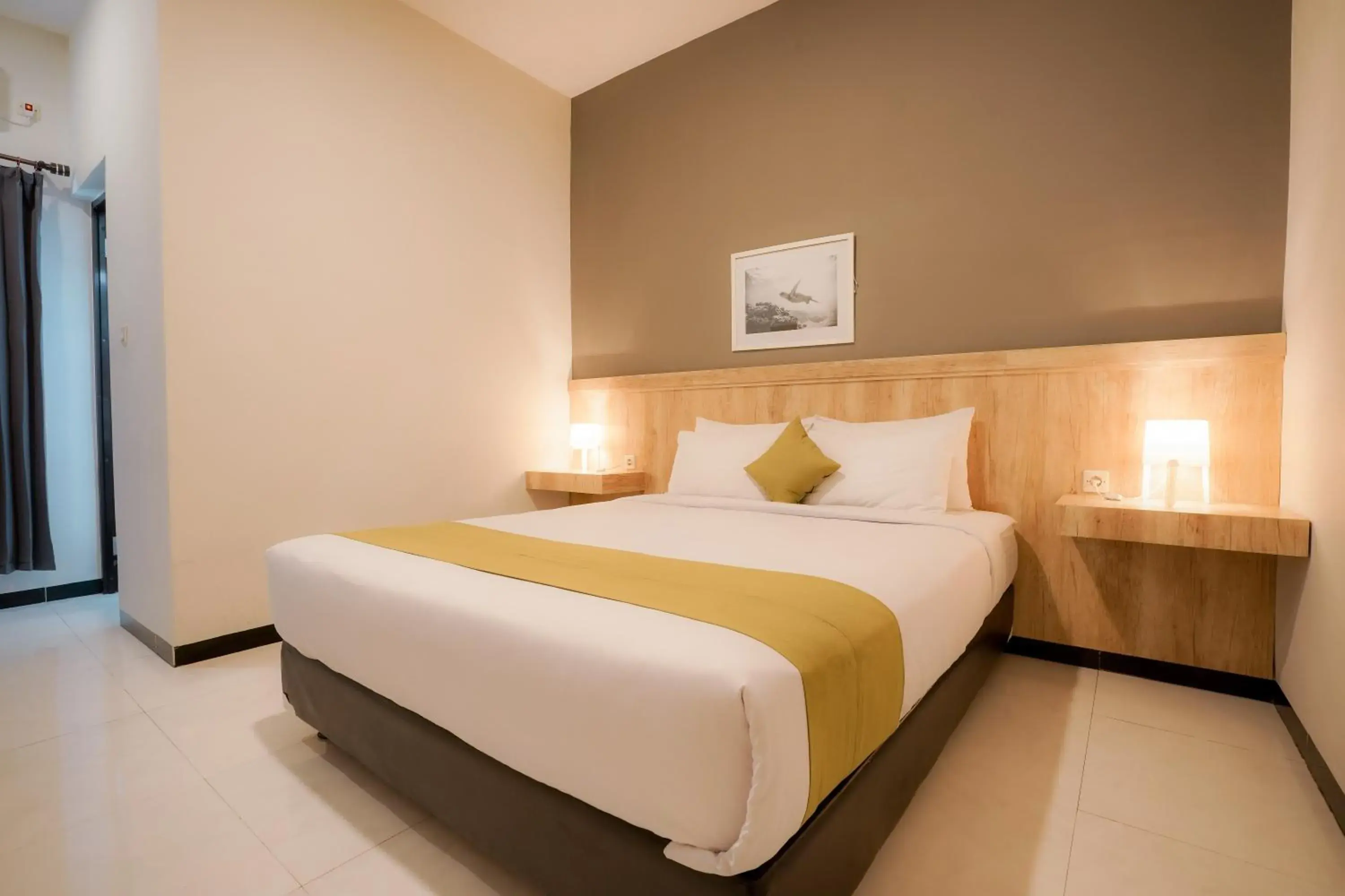 Bed in El Ora Hotel & Eatery Labuan Bajo