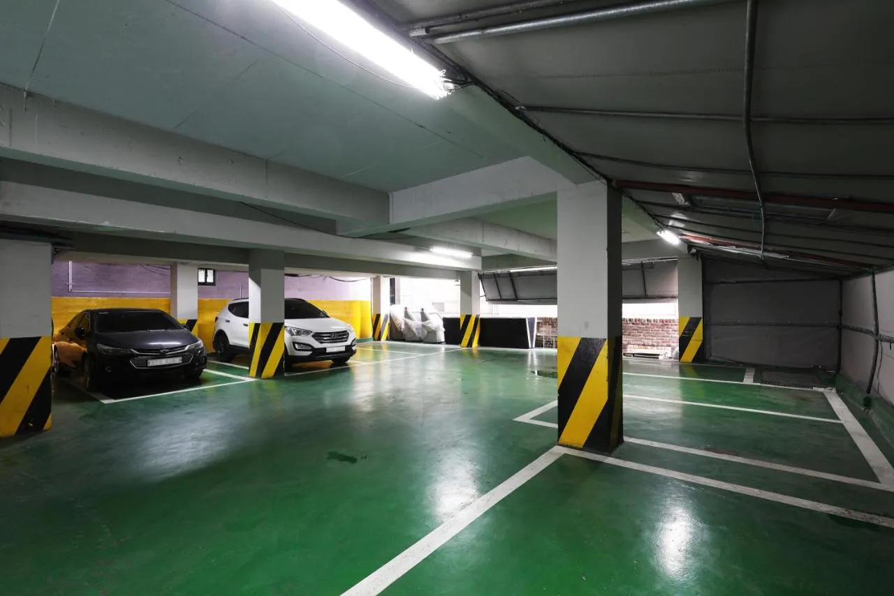 Parking, Fitness Center/Facilities in Hotel Praha
