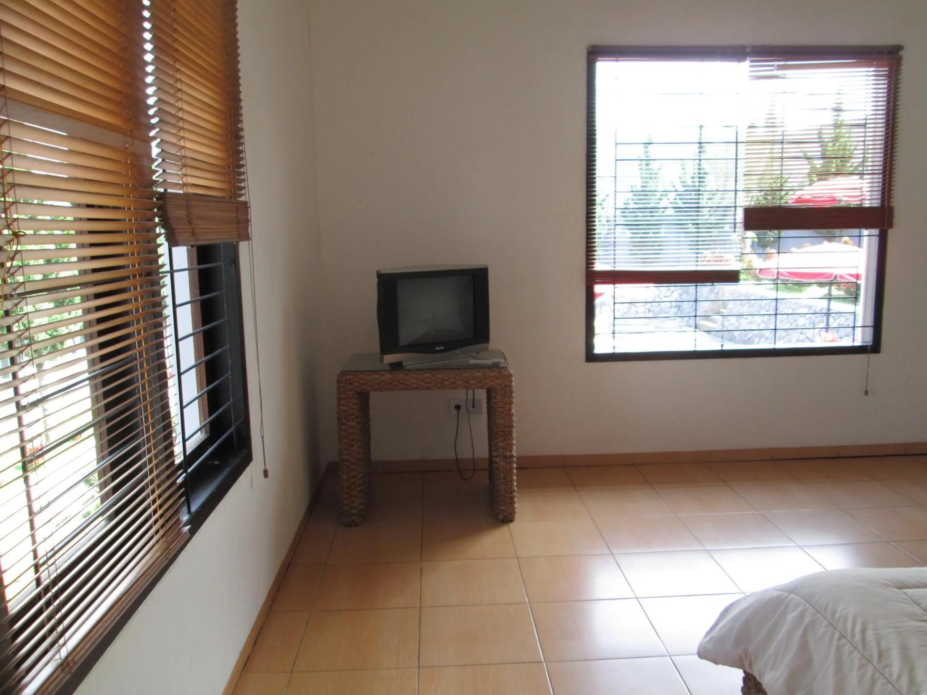 TV and multimedia, Bed in Osmond Villa Resort