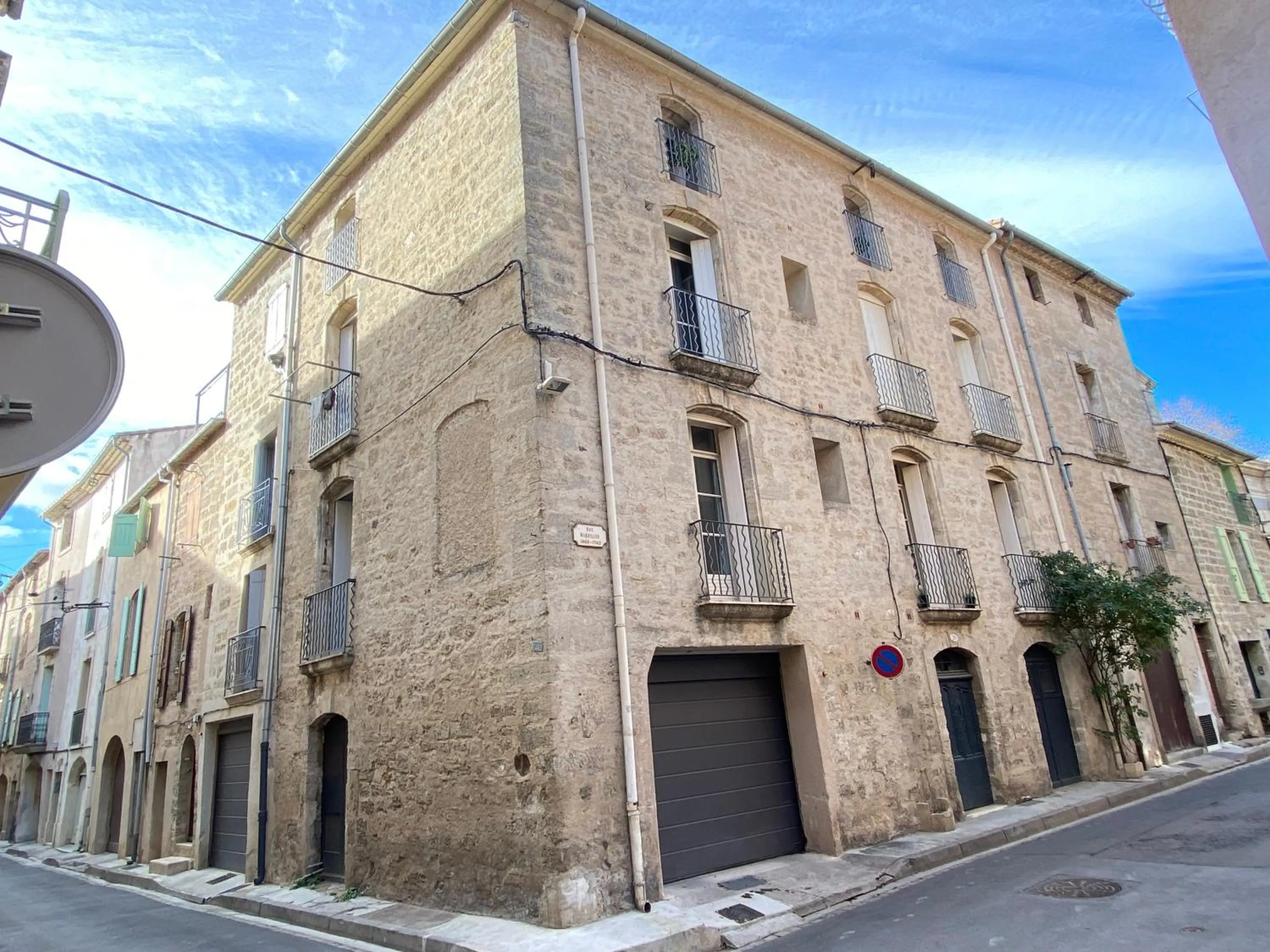 Facade/entrance in Au repère d'Argante