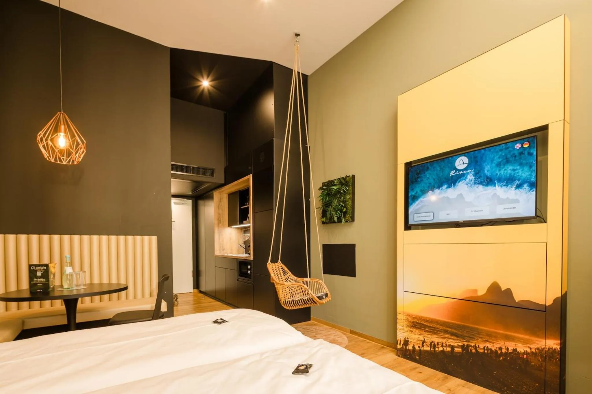 Photo of the whole room, Bed in Rioca Stuttgart Posto 6