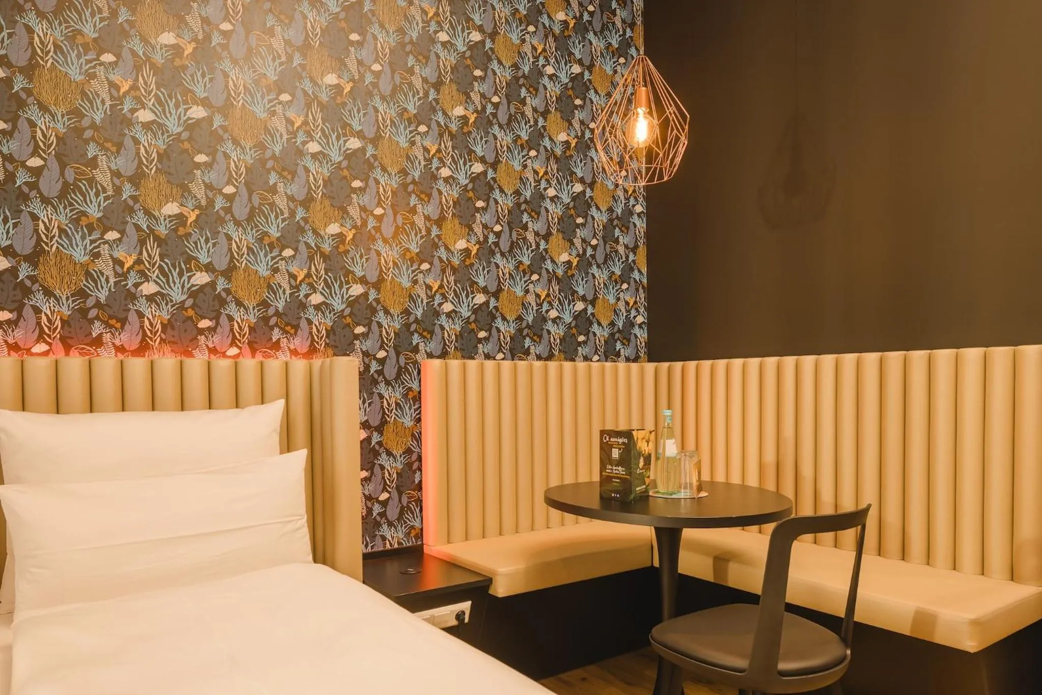 Seating area, Bed in Rioca Stuttgart Posto 6