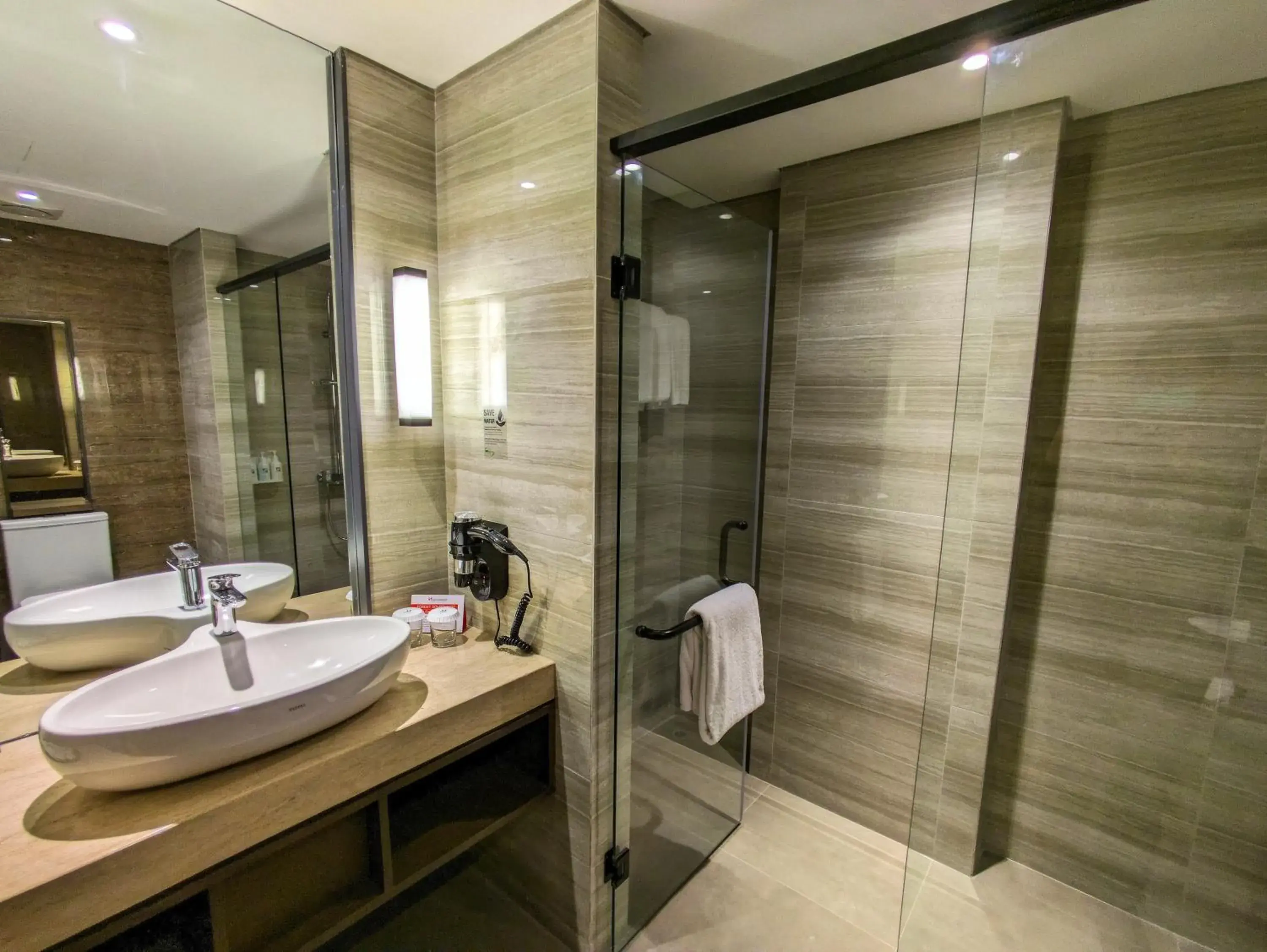 Bathroom in Swiss-Belhotel Airport Yogyakarta Bathroom in Swiss-Belhotel Airport Yogyakarta