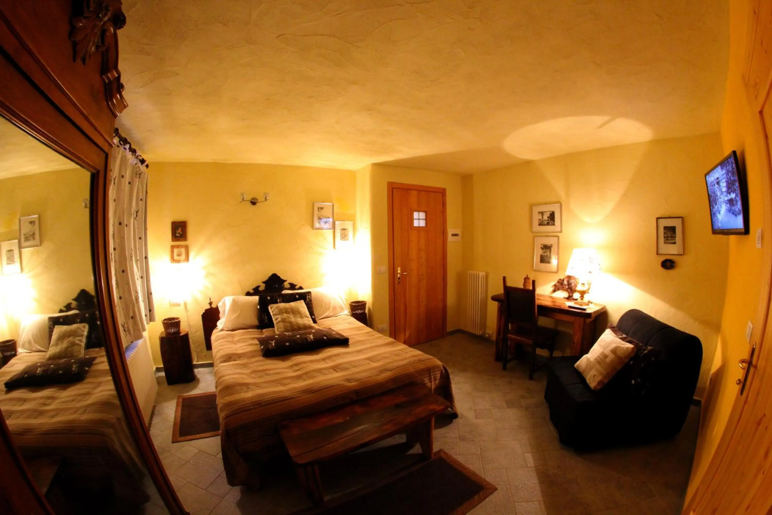 Bed in Maison Du-Noyer Chambres et Tables d'Hotes