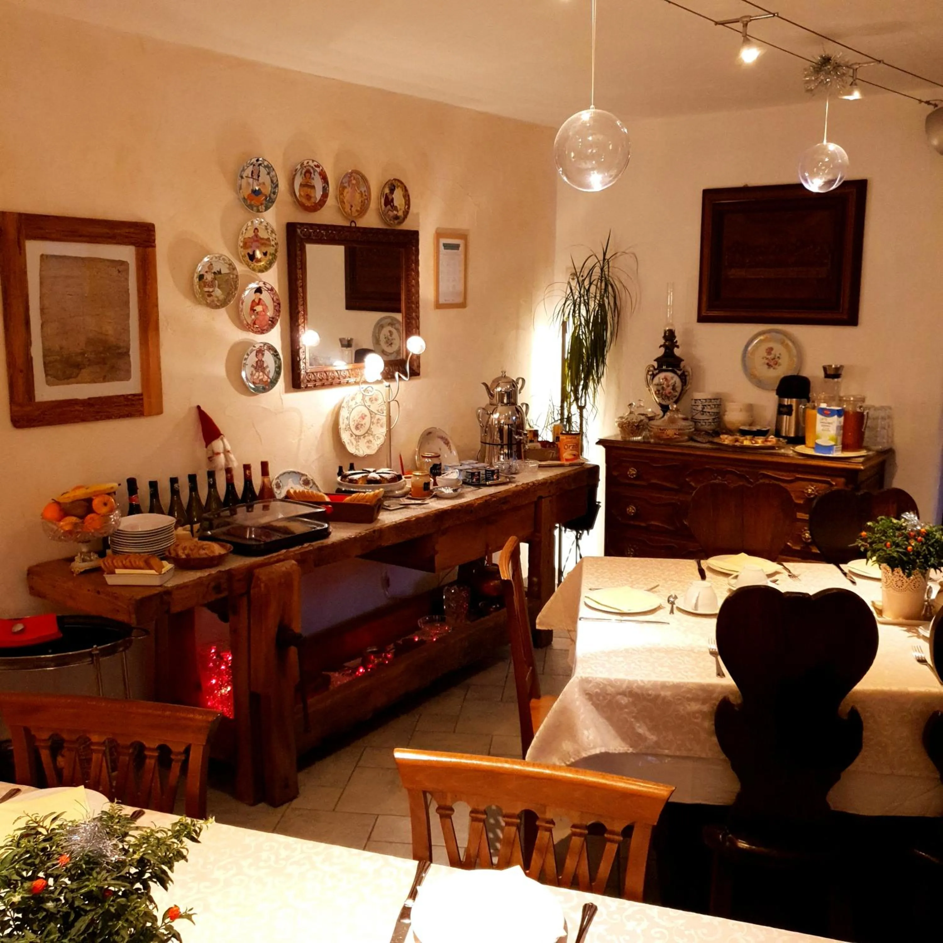 Restaurant/places to eat in Maison Du-Noyer Chambres et Tables d'Hotes