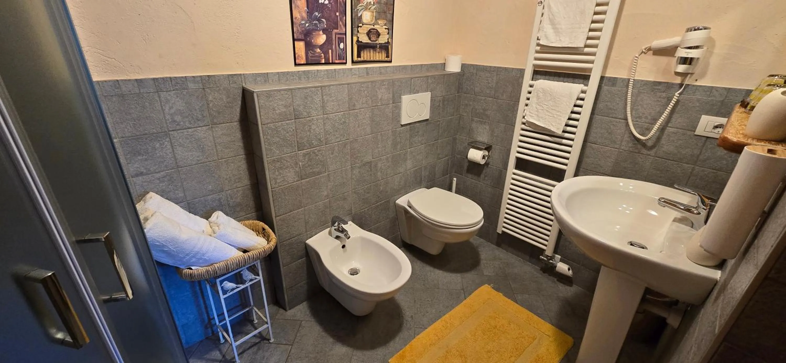 Shower in Maison Du-Noyer Chambres et Tables d'Hotes