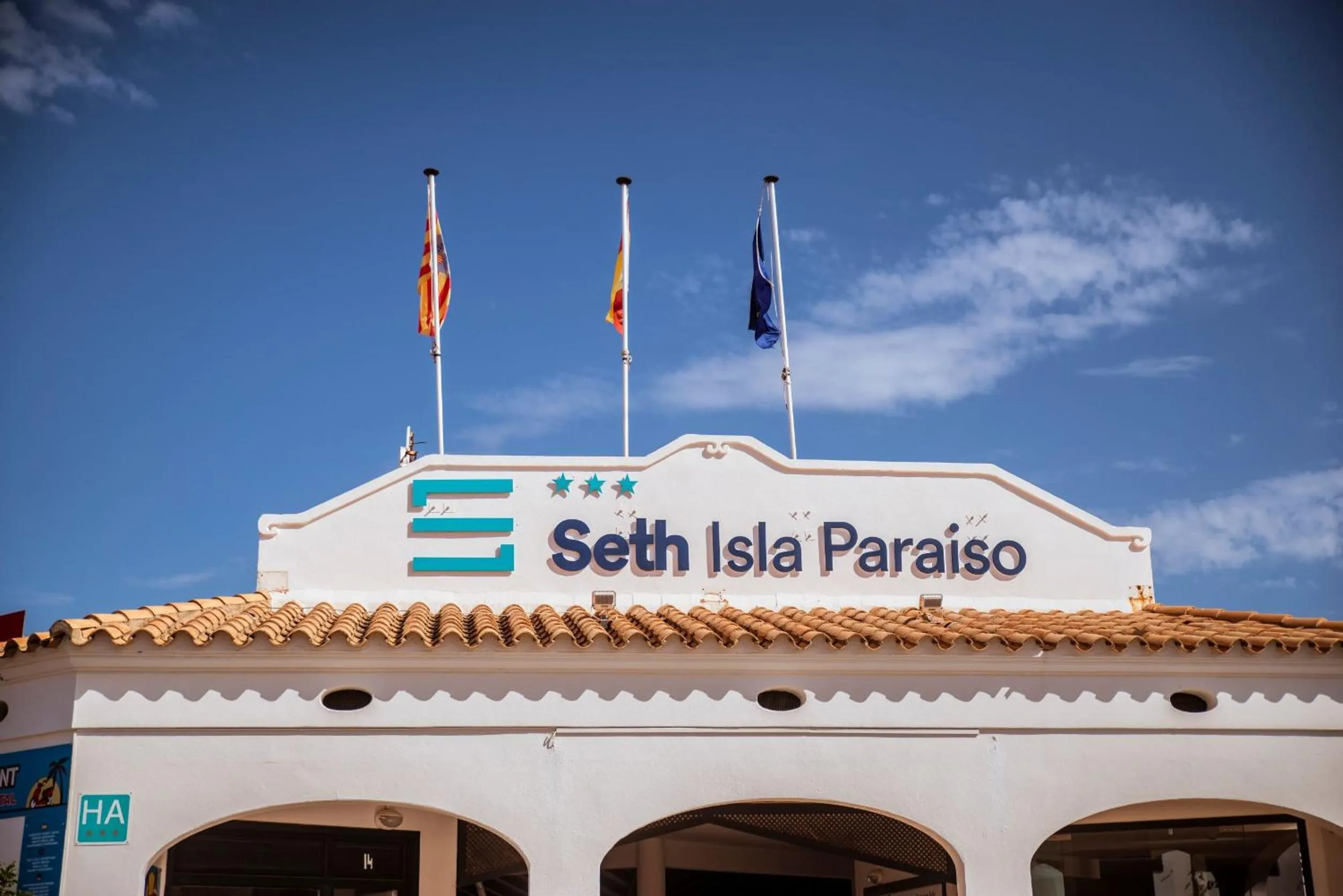 Facade/entrance in Seth Isla Paraiso