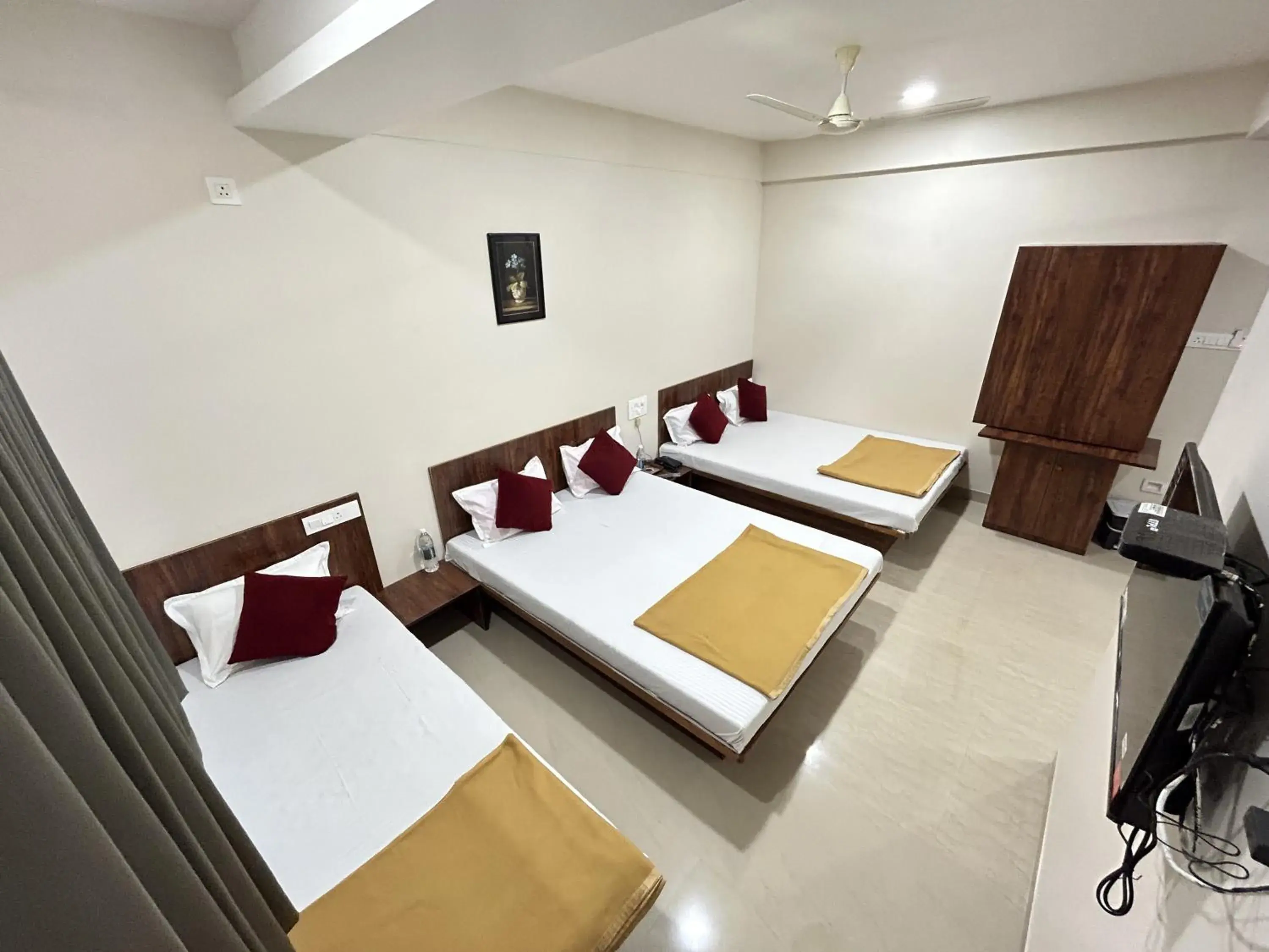 Classic Non AC in Hotel Darshan Grand Classic Non AC in Hotel Darshan Grand