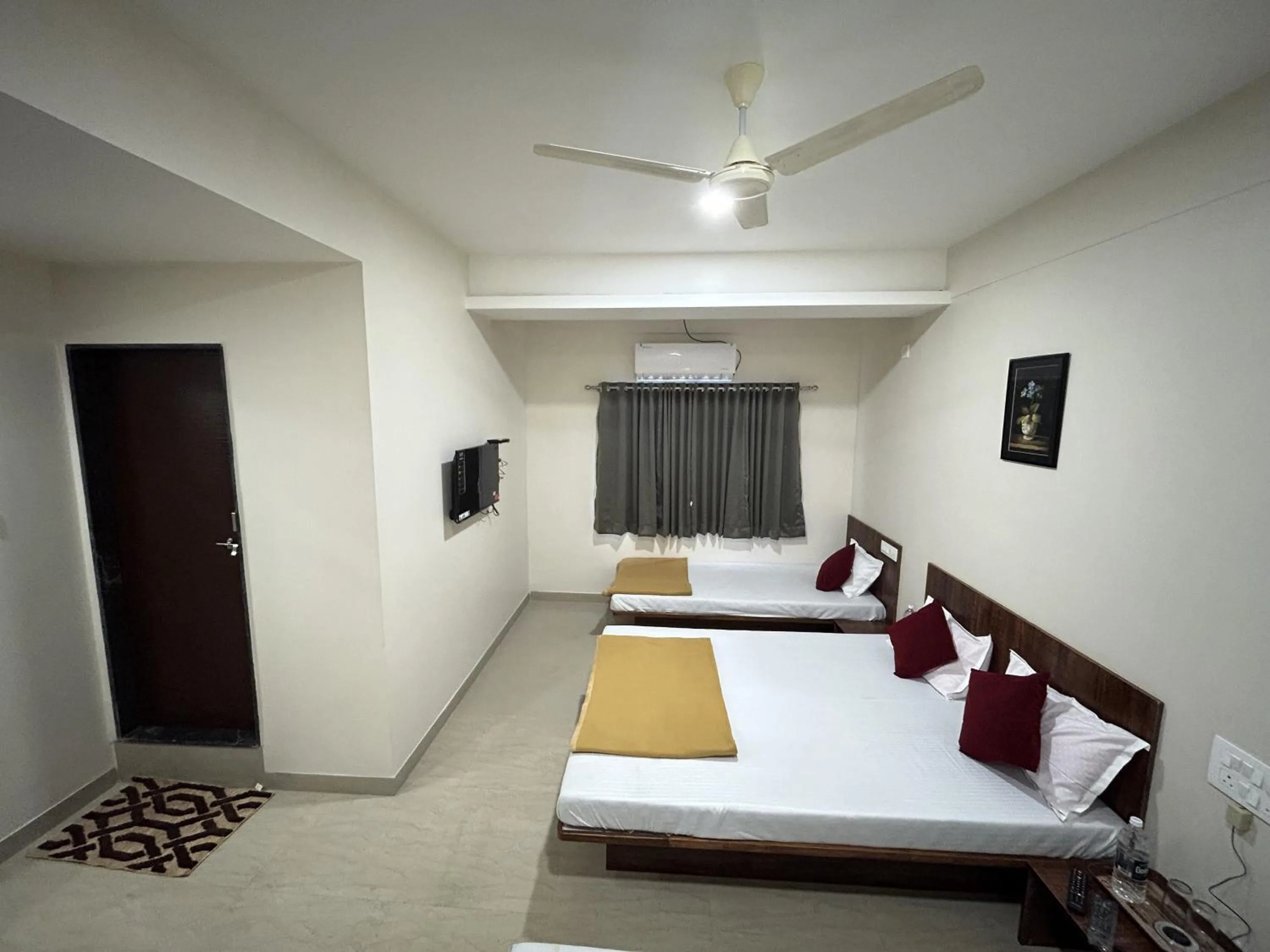 Bed in Hotel Darshan Grand