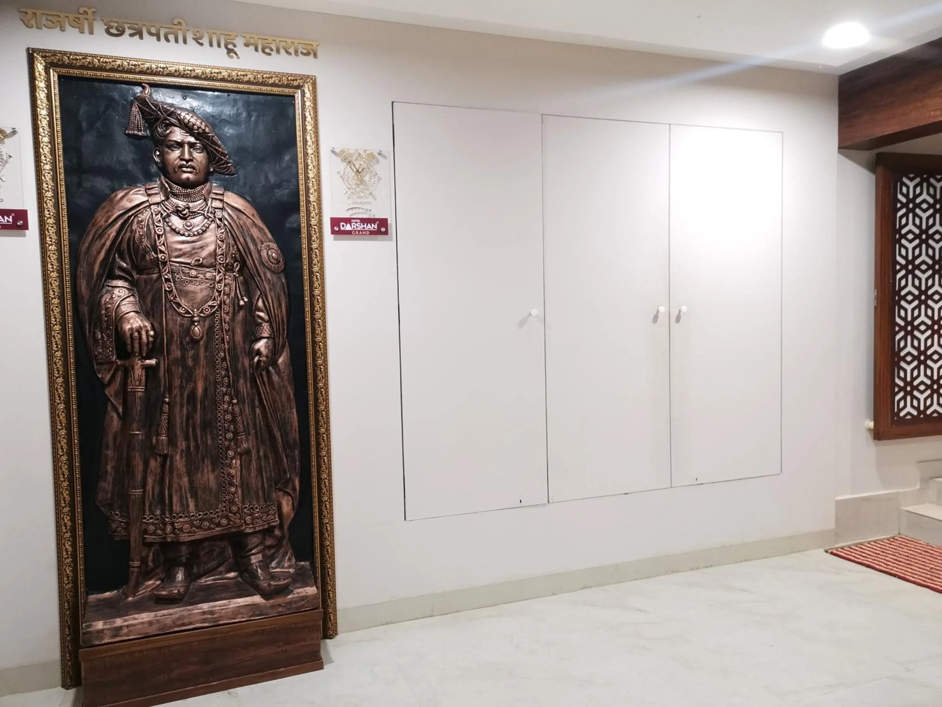 Decorative detail in Hotel Darshan Grand