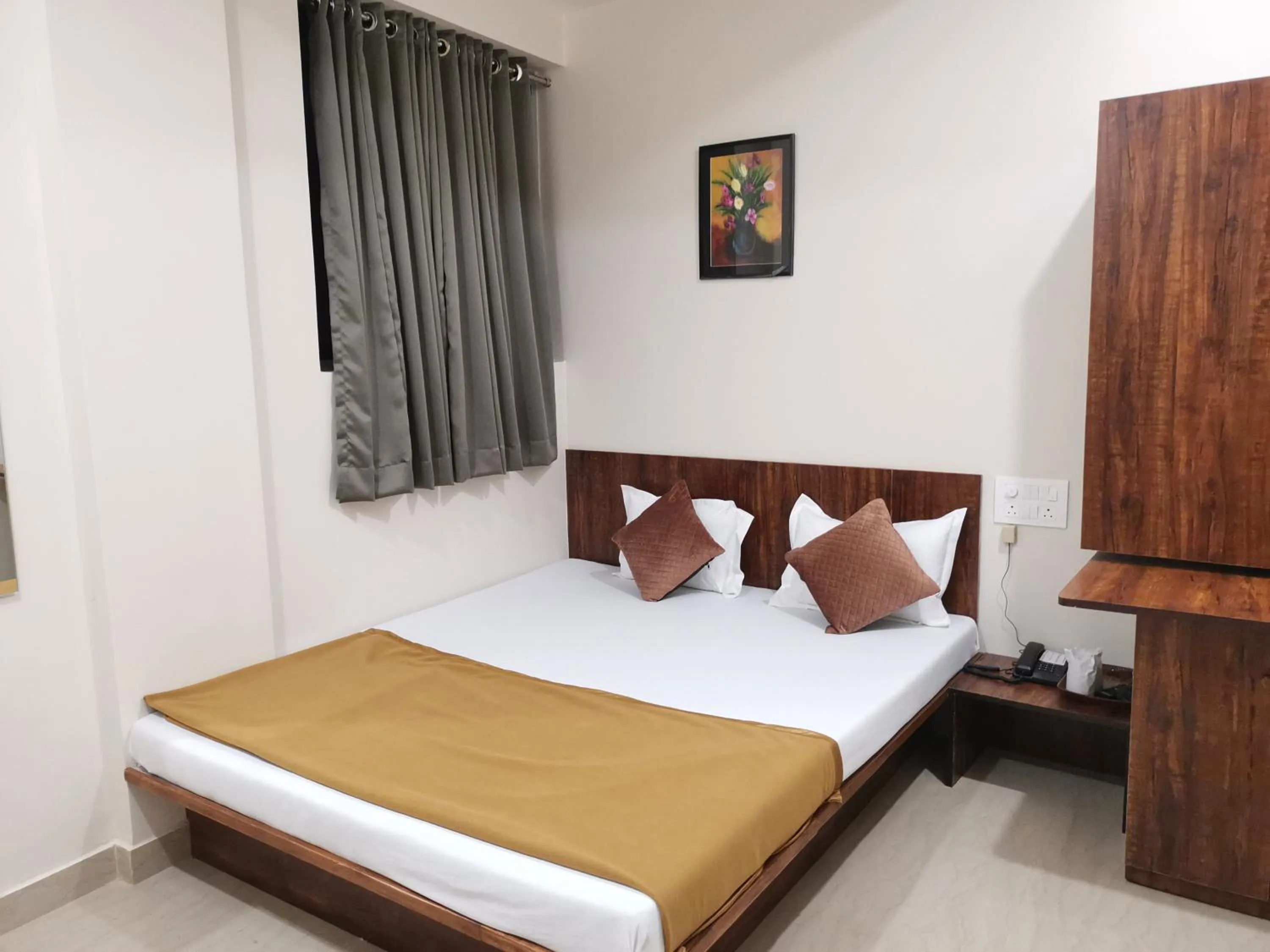 Bed in Hotel Darshan Grand